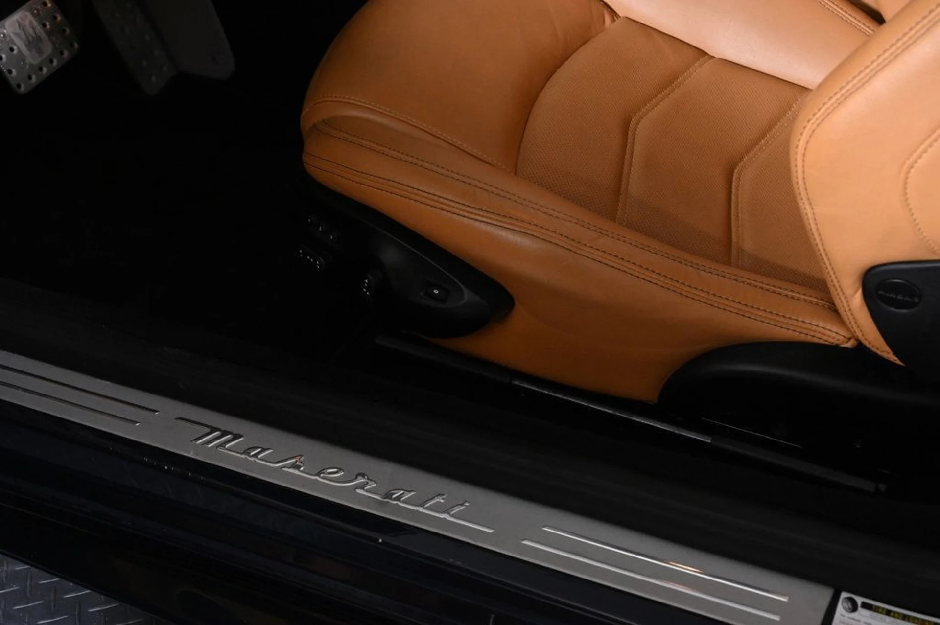 mph024_3350799023_used_2019_maserati_granturismo_sport_11350_23000858_24_1024_560ac10e1b