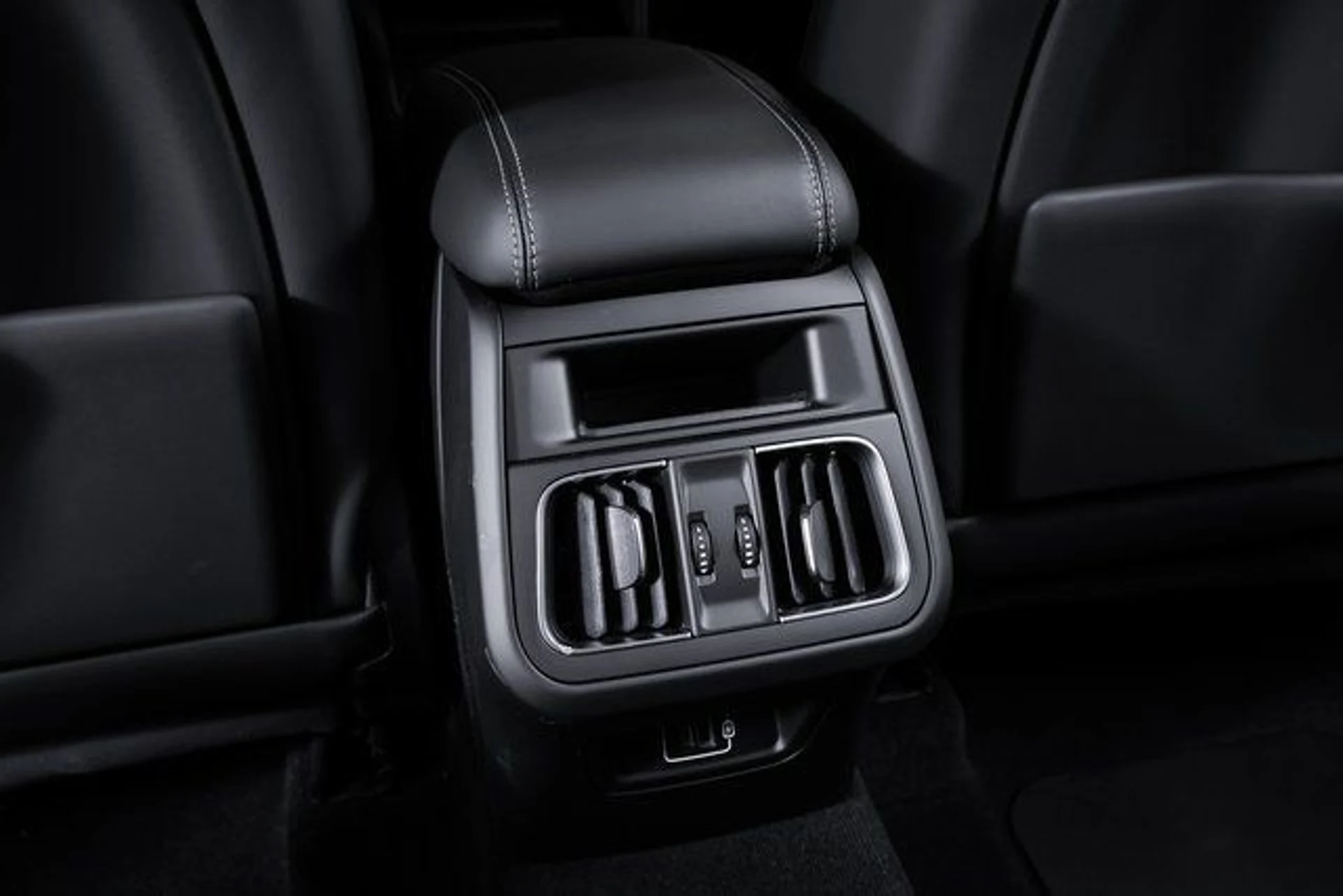 mph024_3372816274_0a398033dec78423291ba148e212e73bx_358fdd86e2