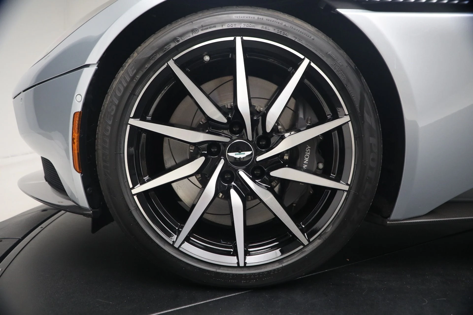 mph024_3386594167_Used_2019_Aston_Martin_DB_11_Volante_1781362325_23a2fbdb22