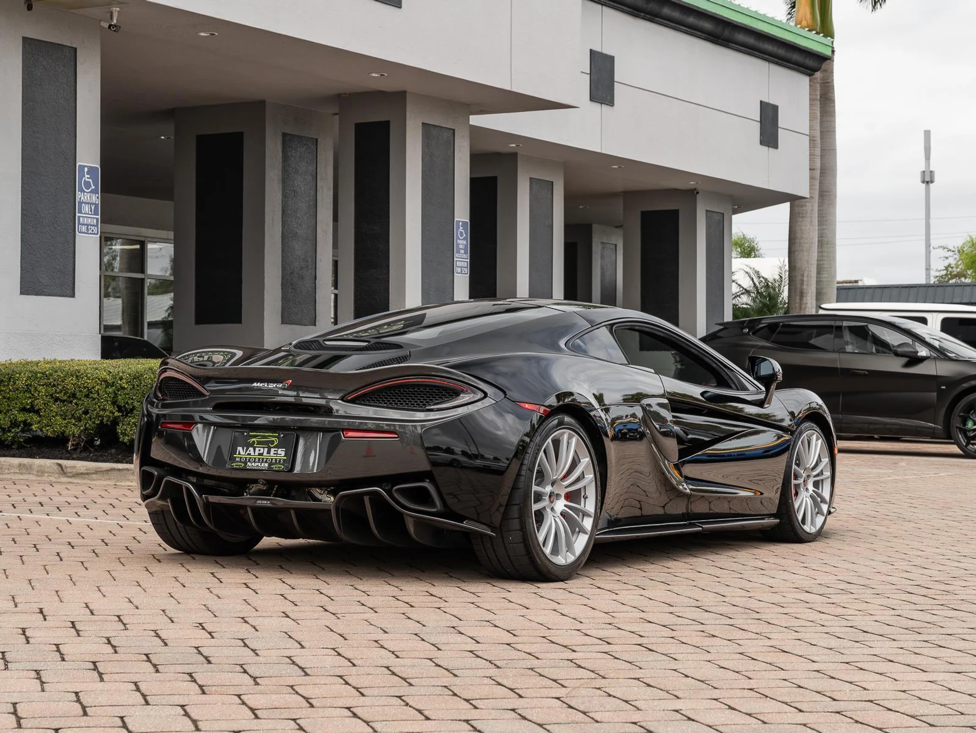 mph024_3393928999_Used_2018_Mc_Laren_570_GT_1768385502_8e8ec9a138