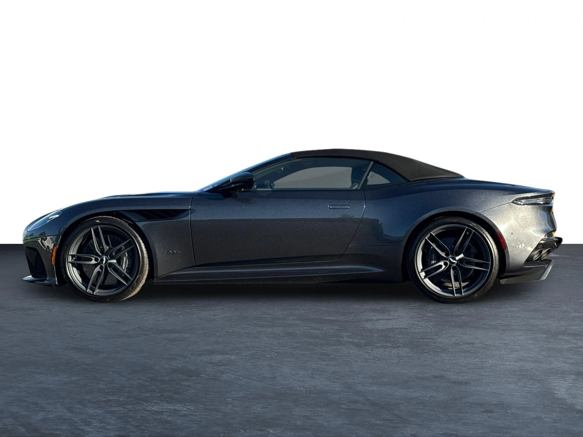 mph024_3395115718_Used_2020_Aston_Martin_DBS_Superleggera_1771063960_0282c61db2