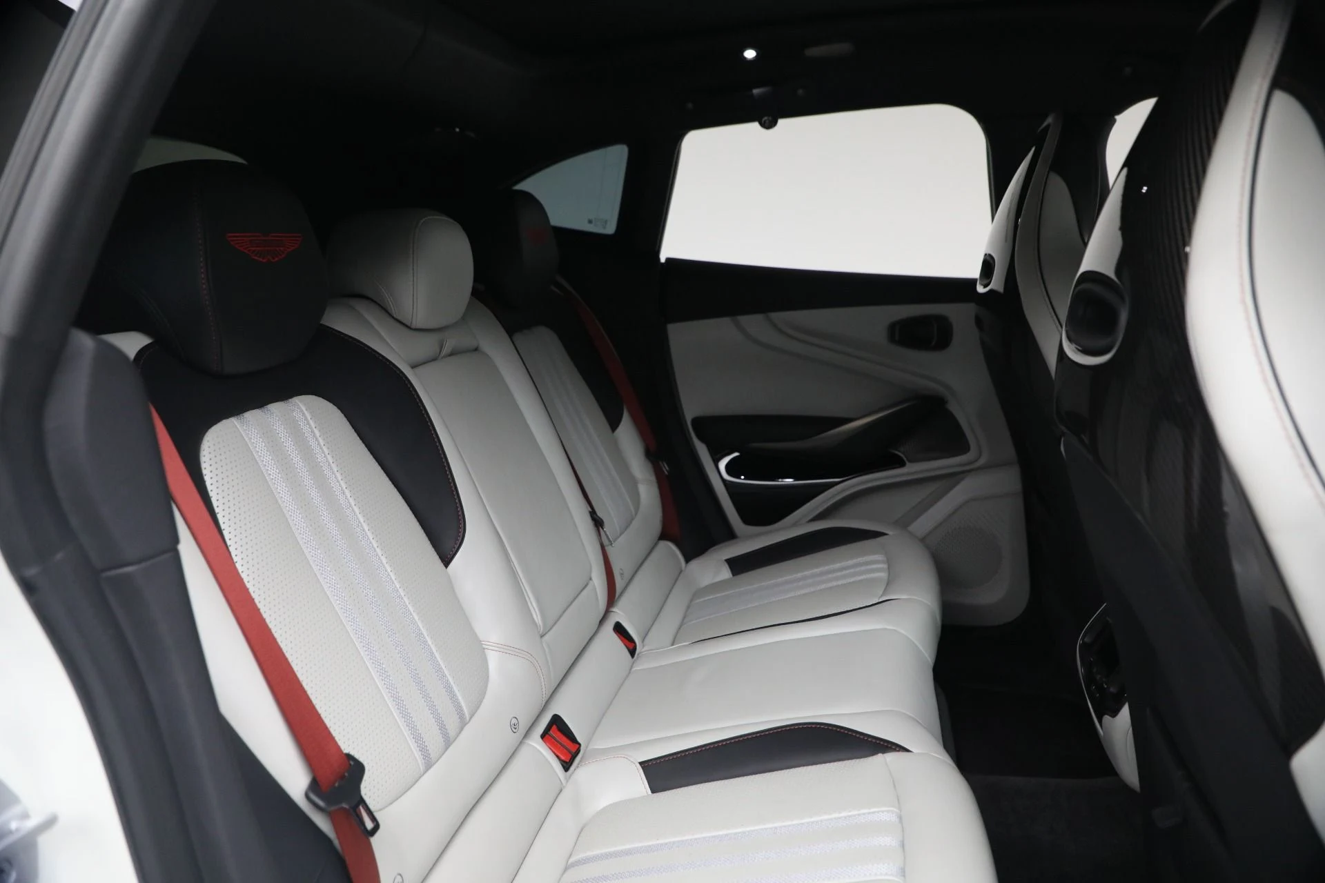 mph024_3401385245_Used_2025_Aston_Martin_DBX_707_1773871461_117fee4be1