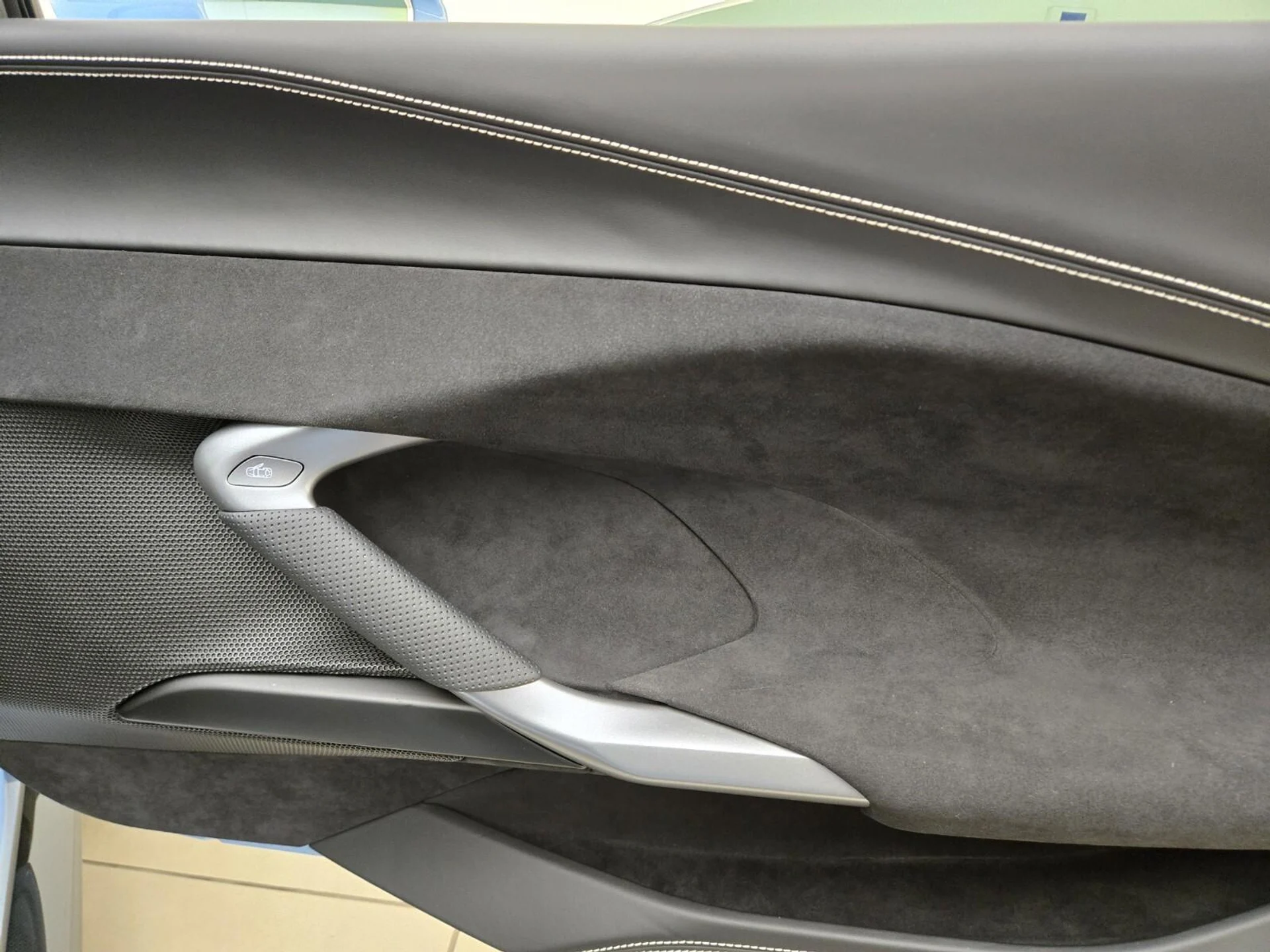 mph024_3401459990_Used_2024_Ferrari_296_GTS_1763022572_20f1d1a677