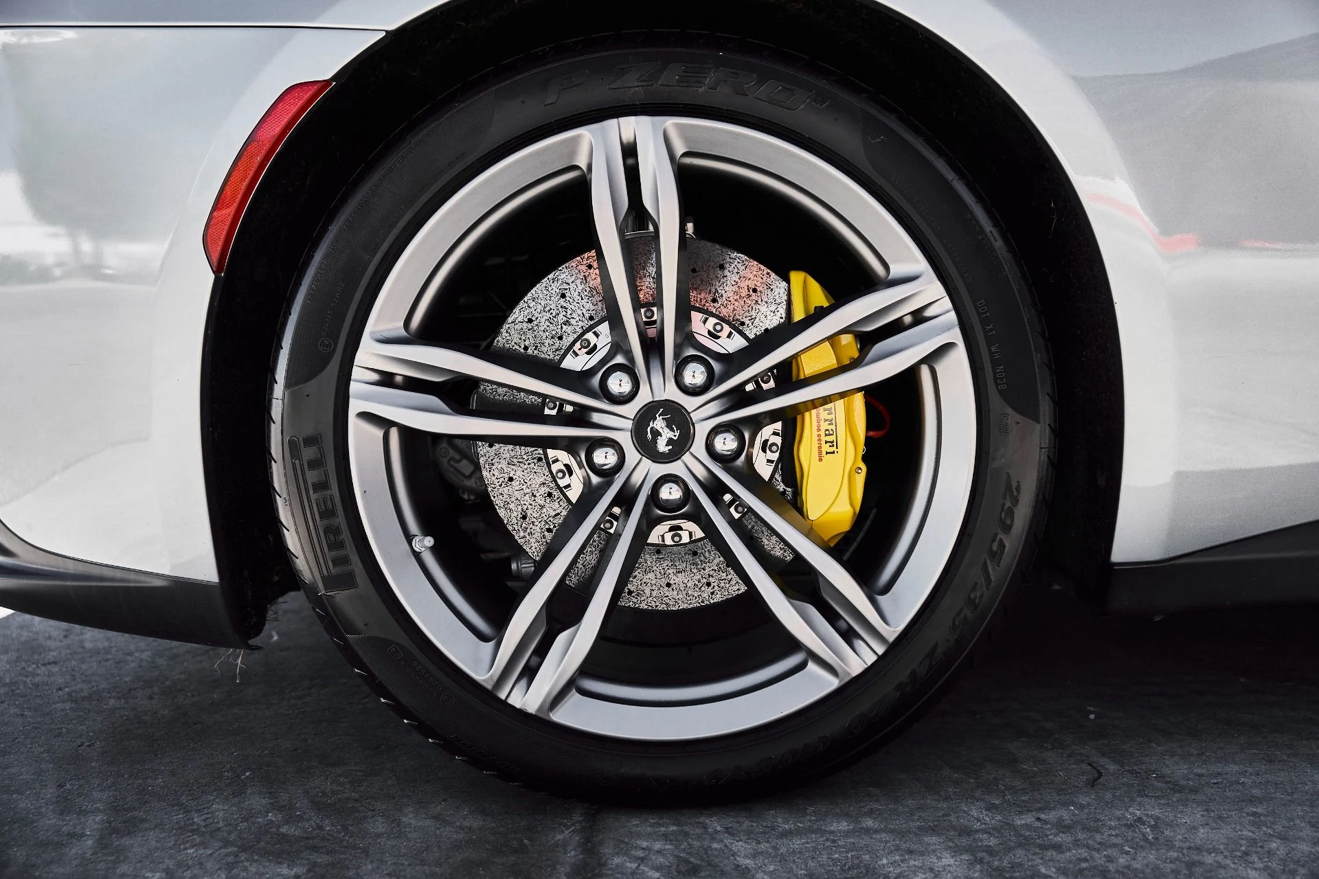 mph024_3401687985_Used_2018_Ferrari_GTC_4_Lusso_V12_1775612023_9b3cb3e986