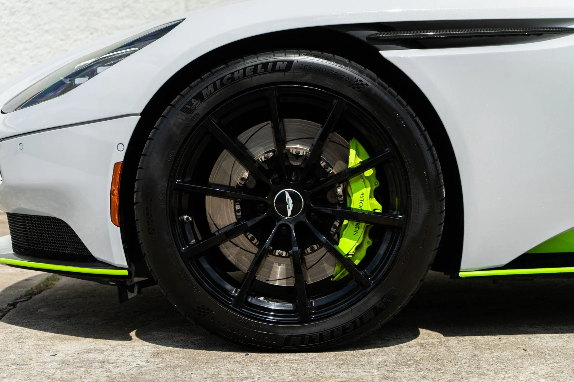 mph024_3402901763_Used_2019_Aston_Martin_DB_11_AMR_1785363698_92799fe12d