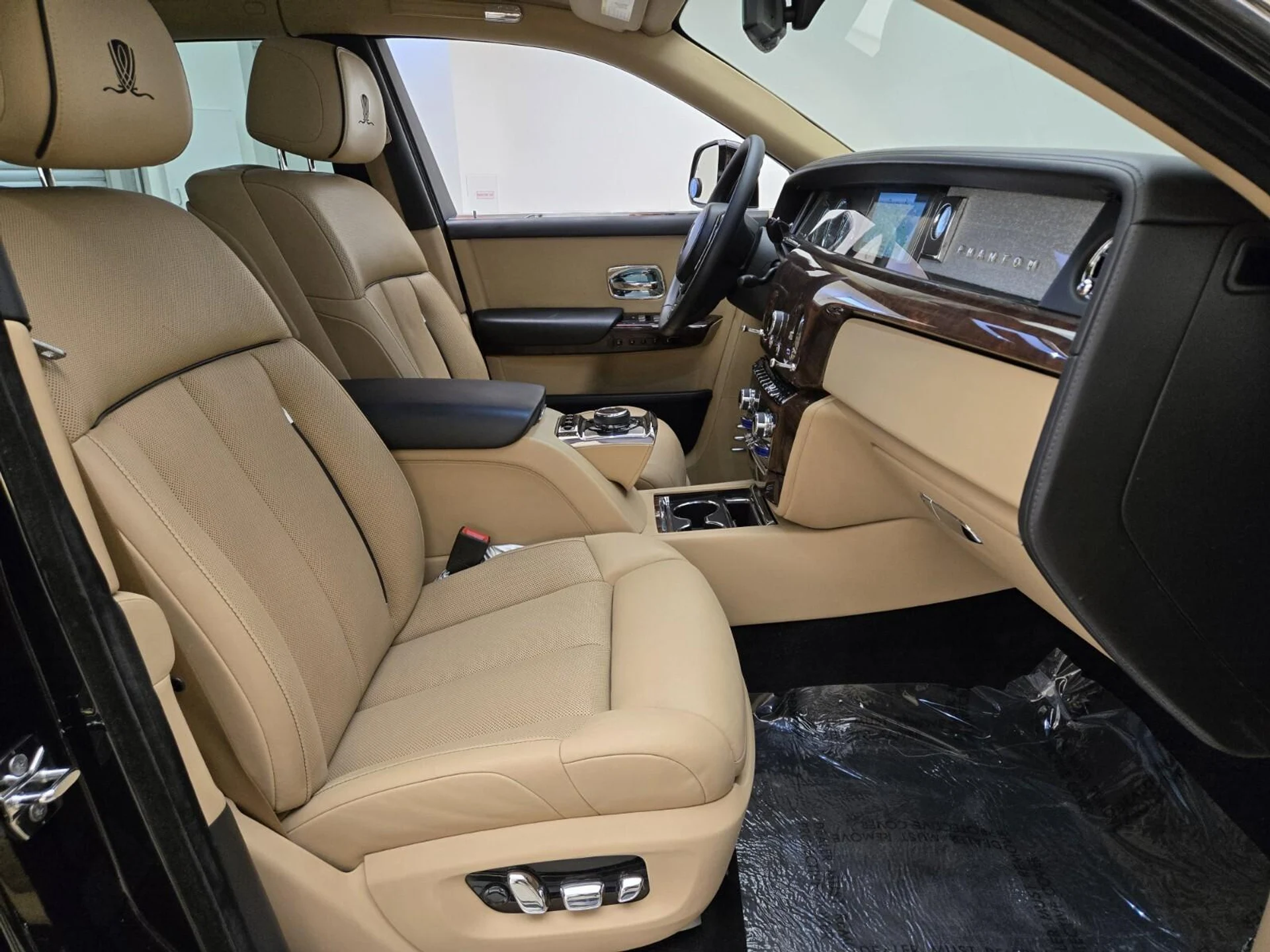 mph024_3420592710_Used_2020_Rolls_Royce_Phantom_1759993951_78c4911899