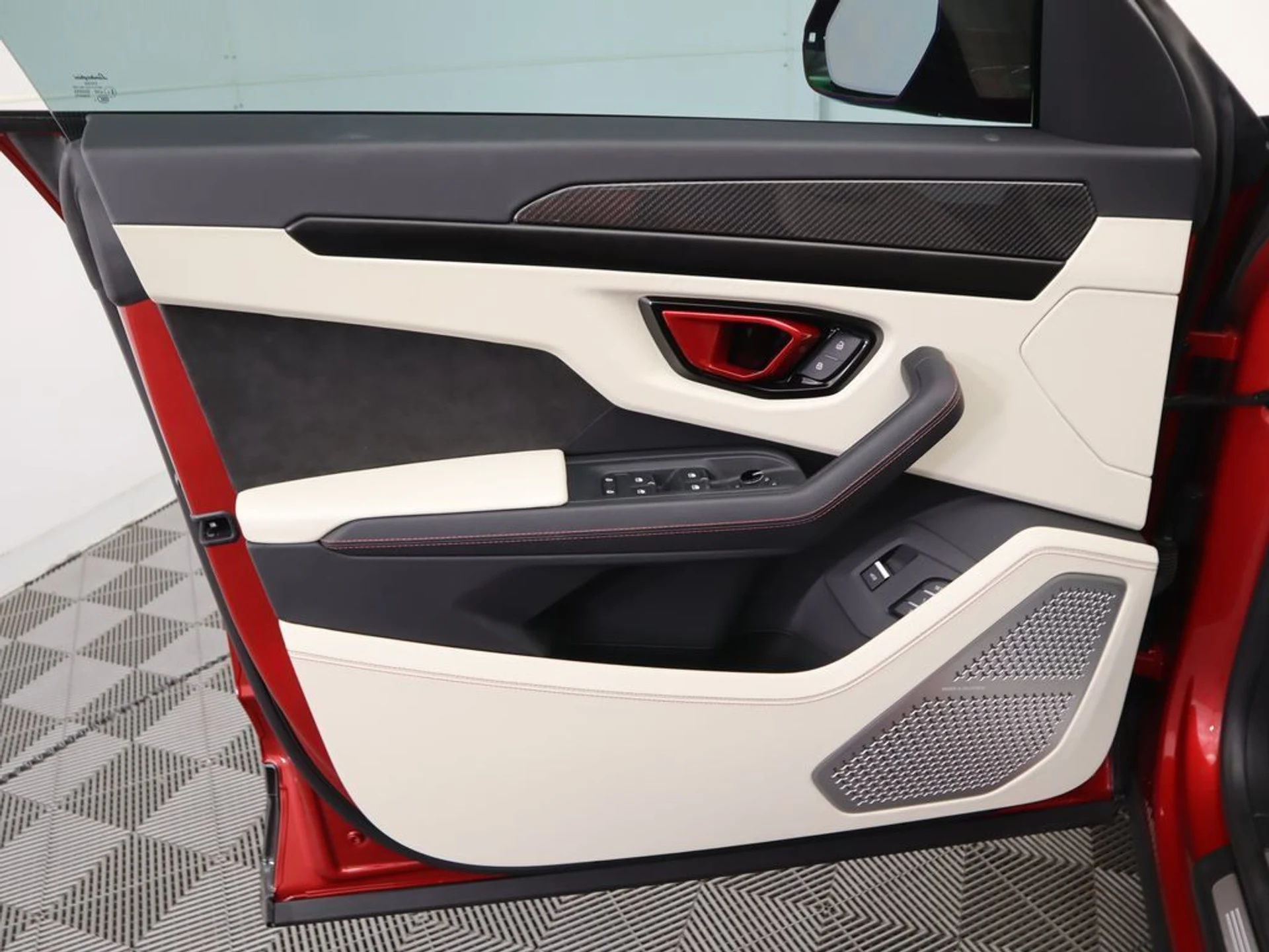 mph024_3421140515_used_2024_lamborghini_urus_sawd_8119_22965395_25_1024_54ea538d62