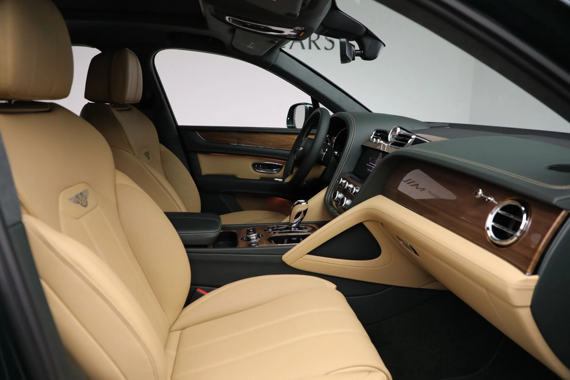 mph024_3423301945_New_2025_Bentley_Bentayga_V8_8d13993ae2