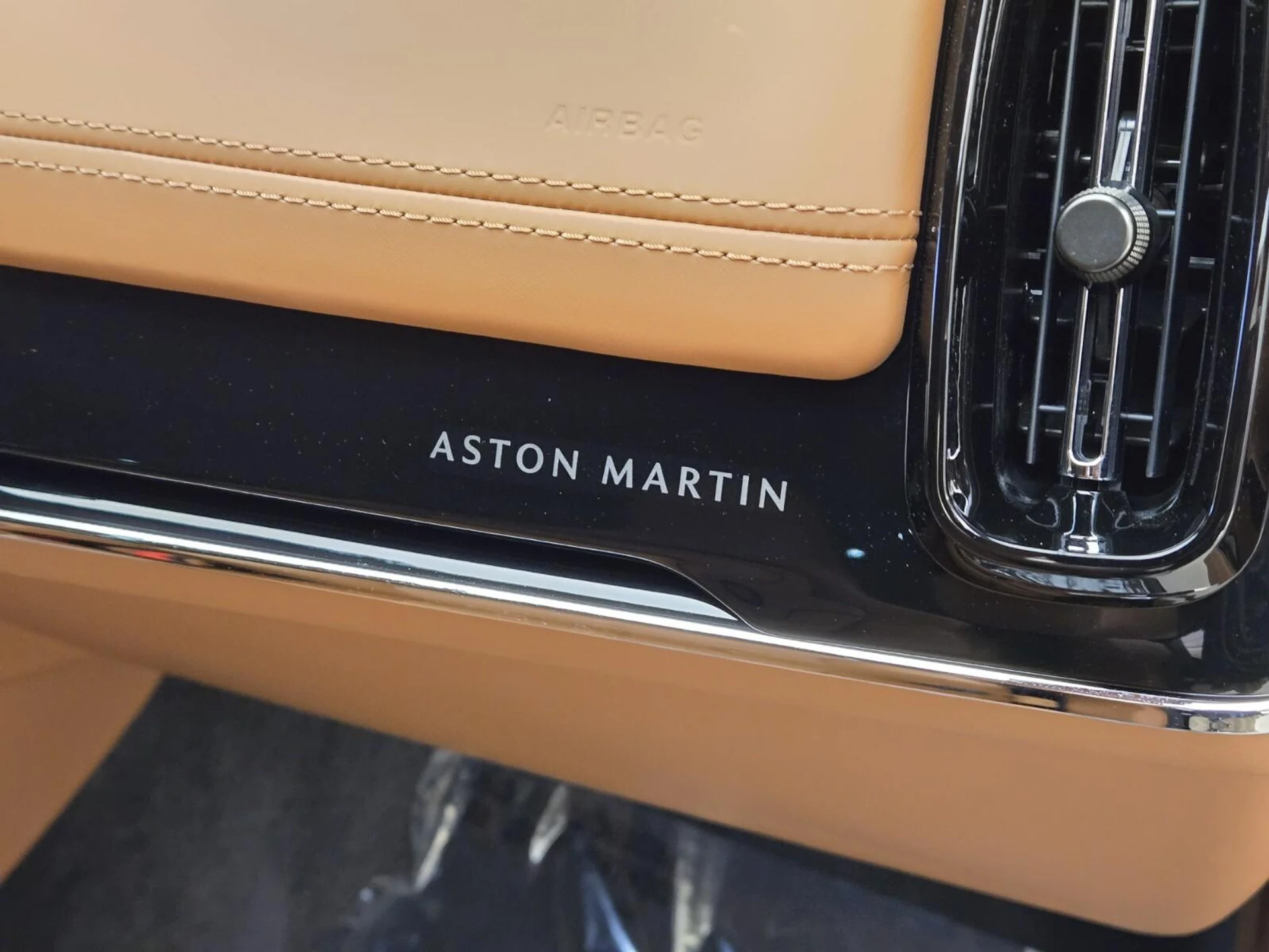 mph024_3430390528_New_2026_Aston_Martin_DBX_S_1776489479_ed2904116b