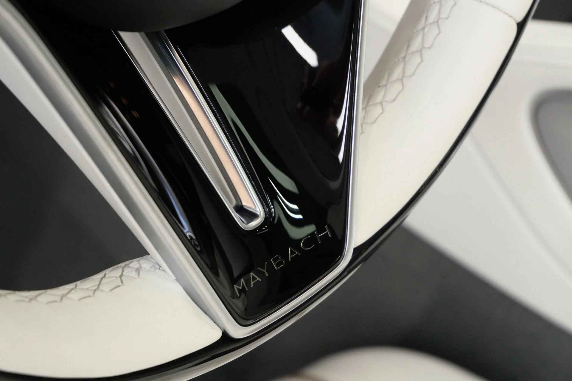 mph024_3438838318_Used_2024_Mercedes_Benz_Maybach_GLS_600_4_MATIC_Factory_Two_Tone_paint_Polished_Wheels_Loaded_1774374618_a2b5c49bdf