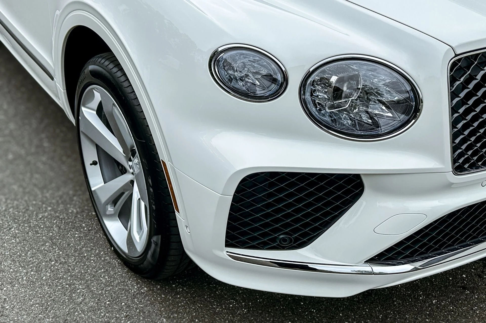 mph024_3452736688_New_2026_Bentley_Bentayga_V8_1784719909_898f5301eb