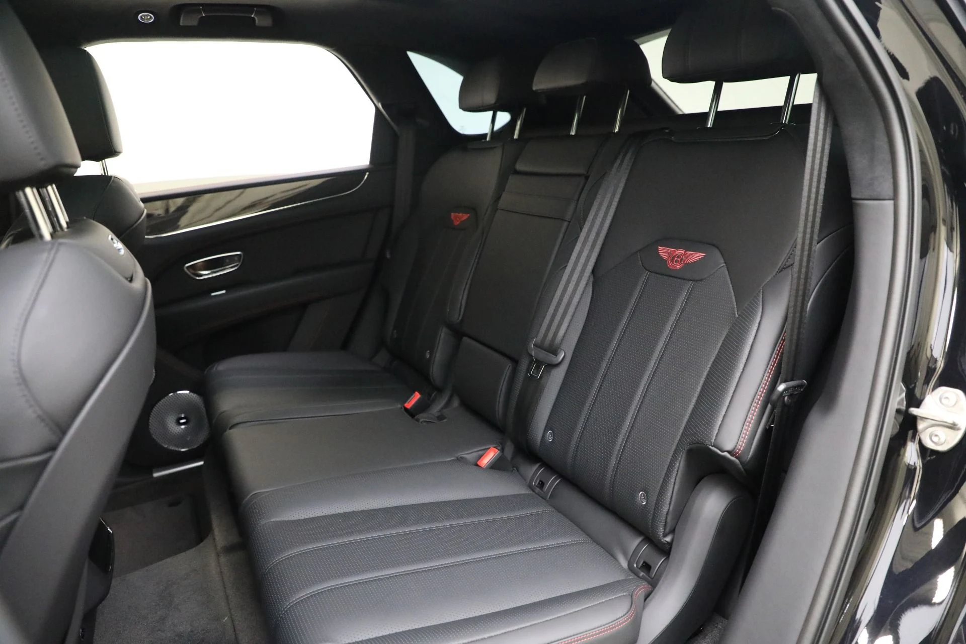mph024_3462233551_Used_2024_Bentley_Bentayga_V8_57d9b2c236