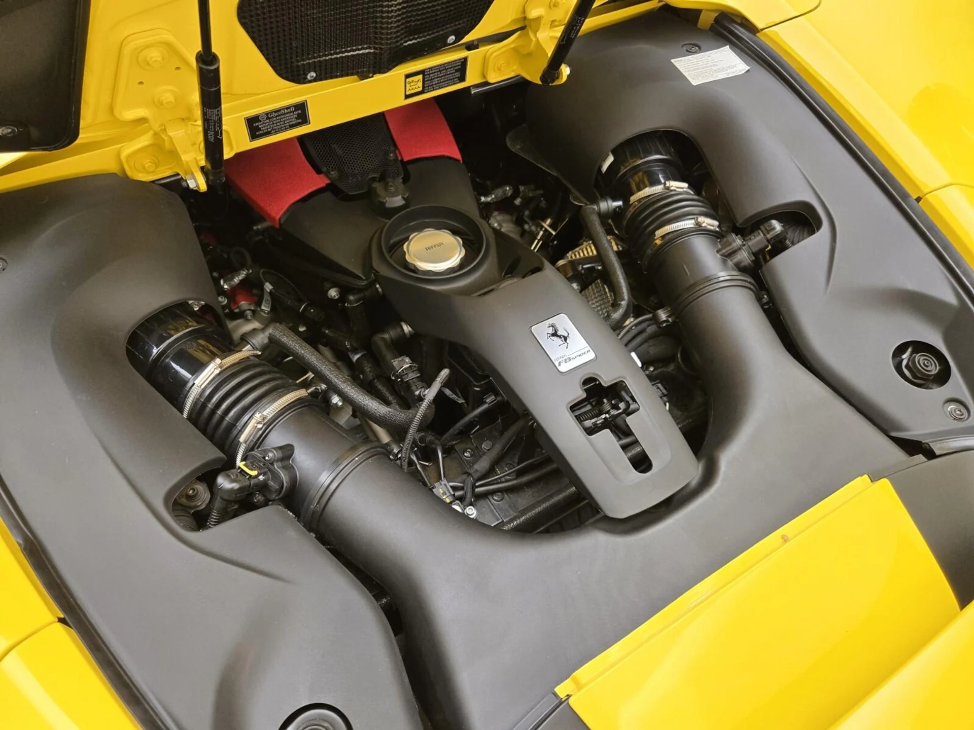 mph024_3503997779_Used_2021_Ferrari_F8_Spider_1766213868_e54eccb9b2