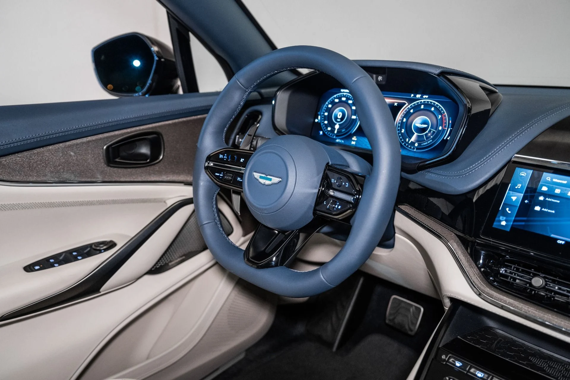 mph024_3504086395_Used_2025_Aston_Martin_DBX_707_1734711890_02f8a80a77