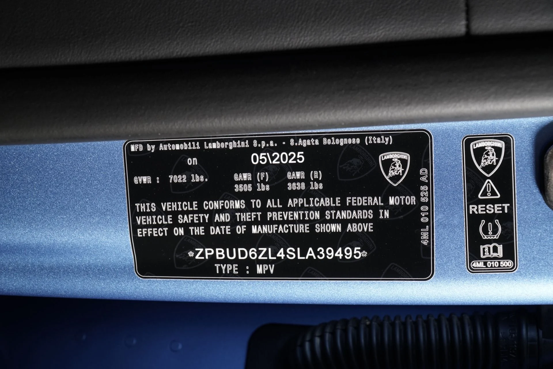 mph024_3506661899_New_2025_Lamborghini_Urus_SE_1760113903_57d4f366a1