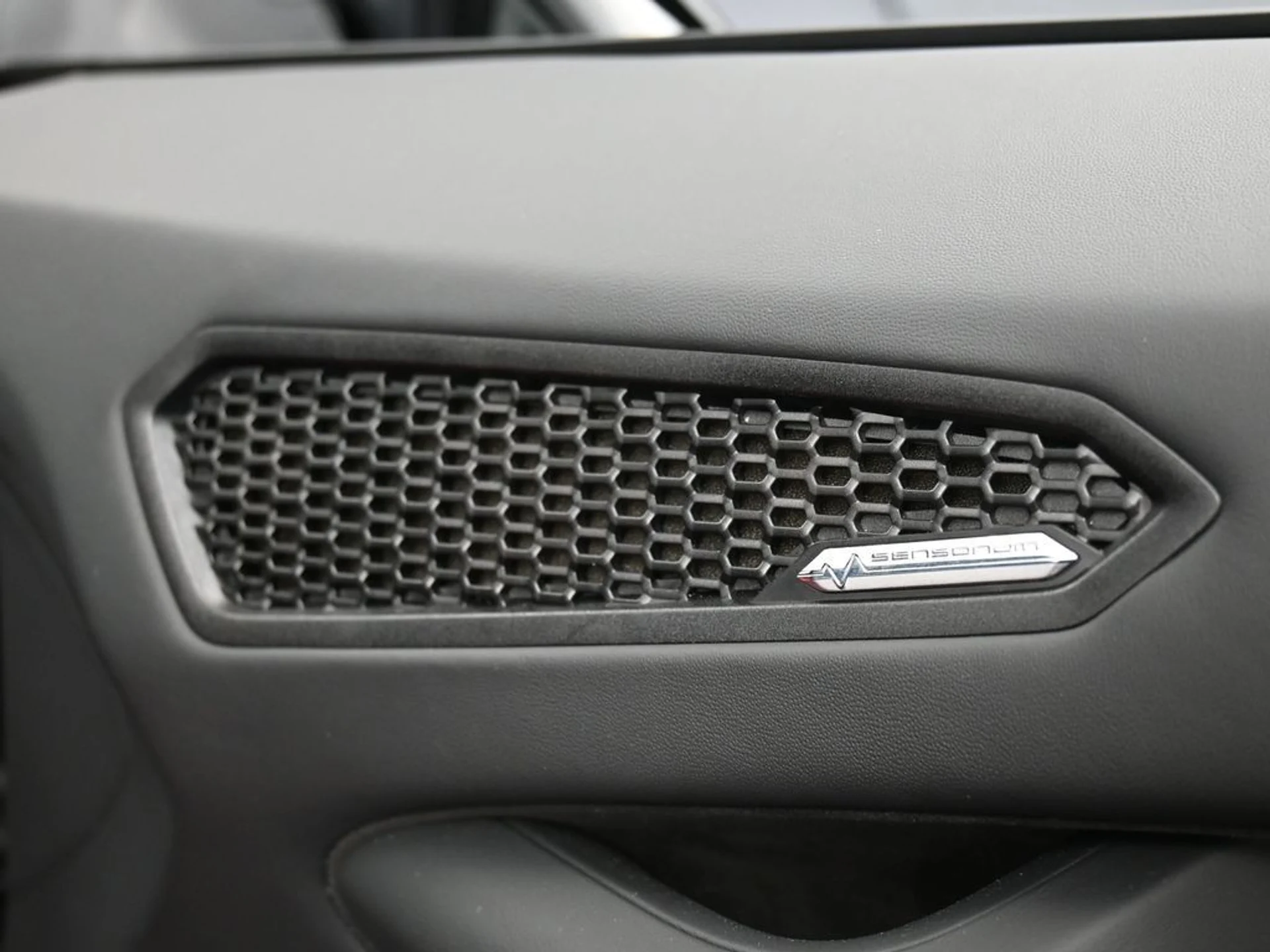 mph024_351181197_b8bea6f7749f4510b9db291808596908_a63d91e0fe