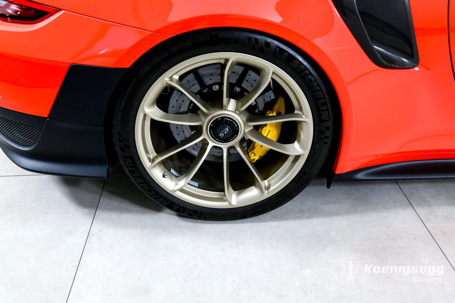 mph024_3514165101_Used_2018_Porsche_911_GT_2_RS_1783437290_27457dce6b