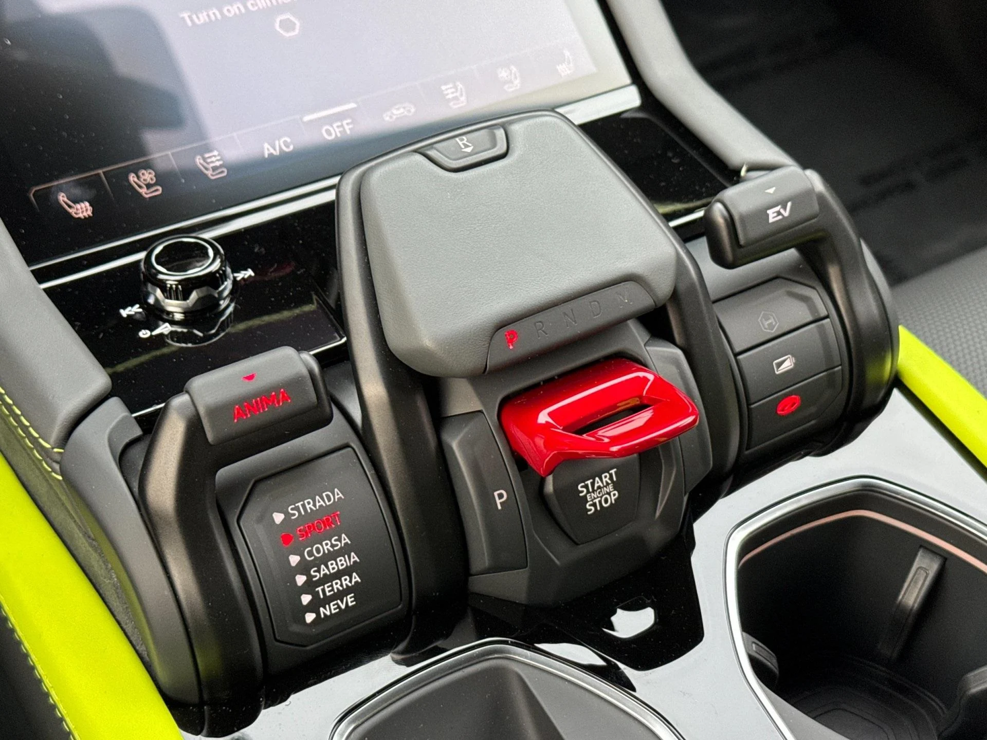 mph024_3528555997_New_2025_Lamborghini_Urus_SE_1770805153_27f7a78178