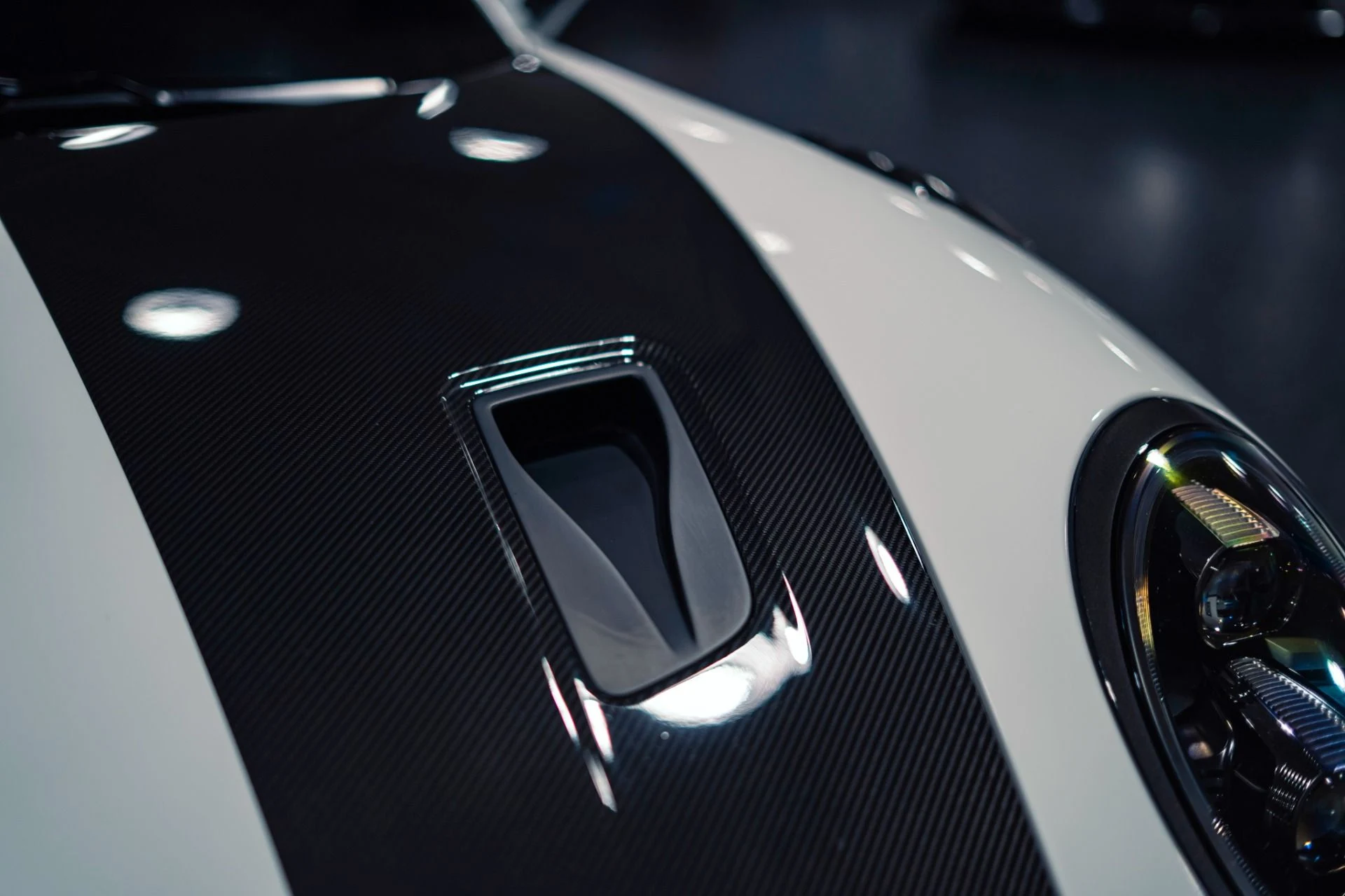 mph024_3534341989_Used_2018_Porsche_911_GT_2_RS_1777474085_892d91c81a