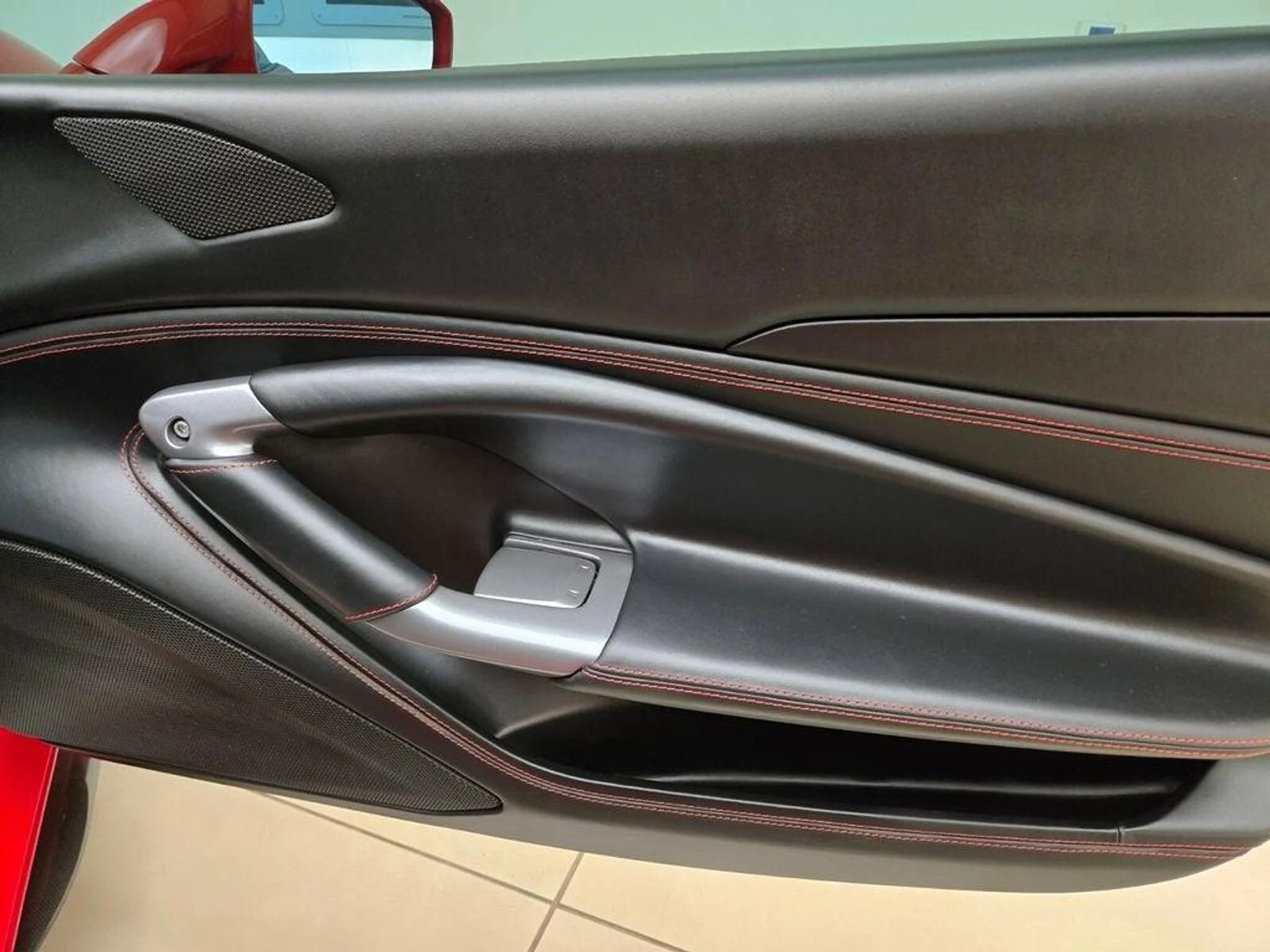 mph024_3541833176_Used_2020_Ferrari_F8_Tributo_1775896813_4b9c1af478