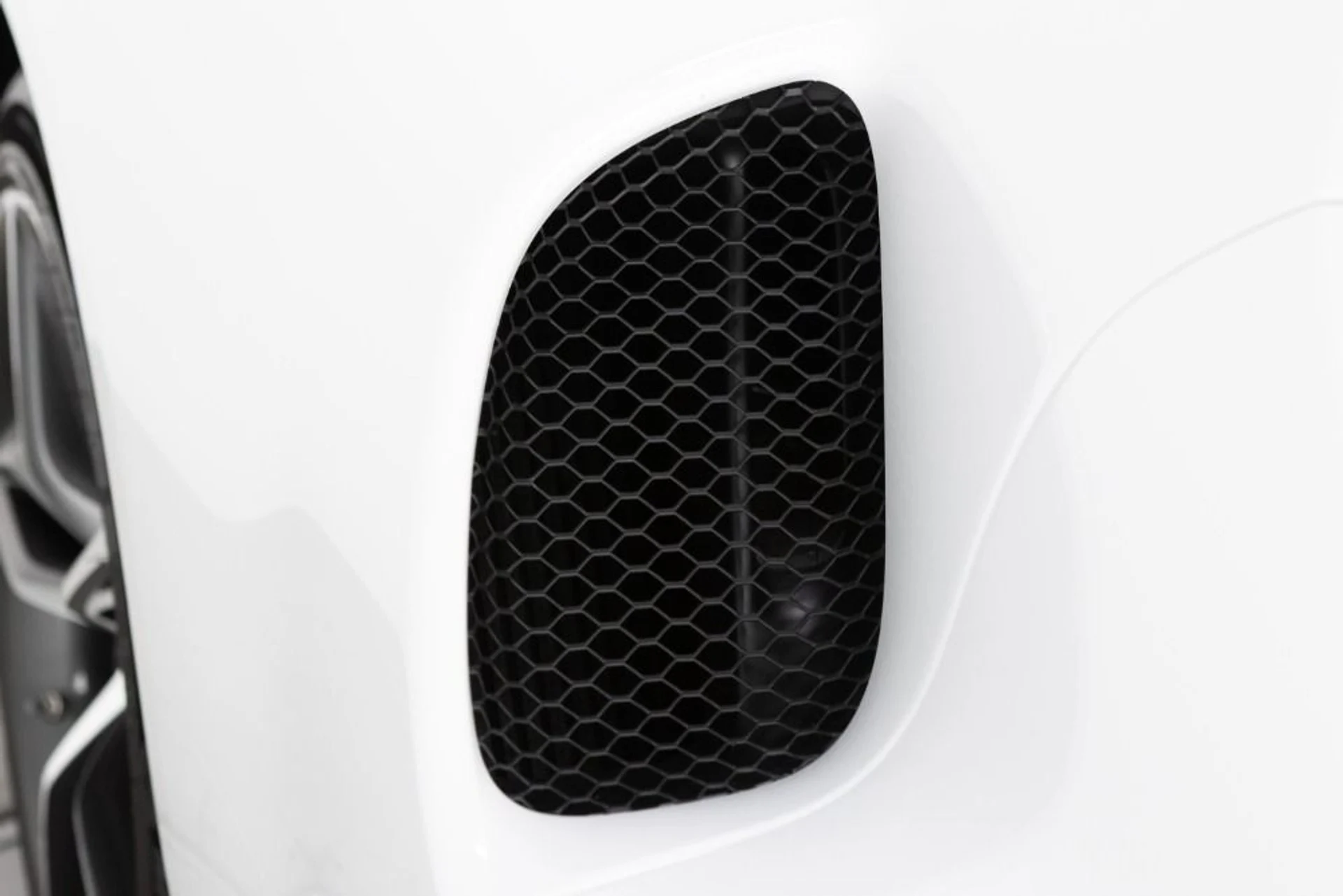 mph024_3547761122_Used_2024_Ferrari_296_GTB_e19d745c5b