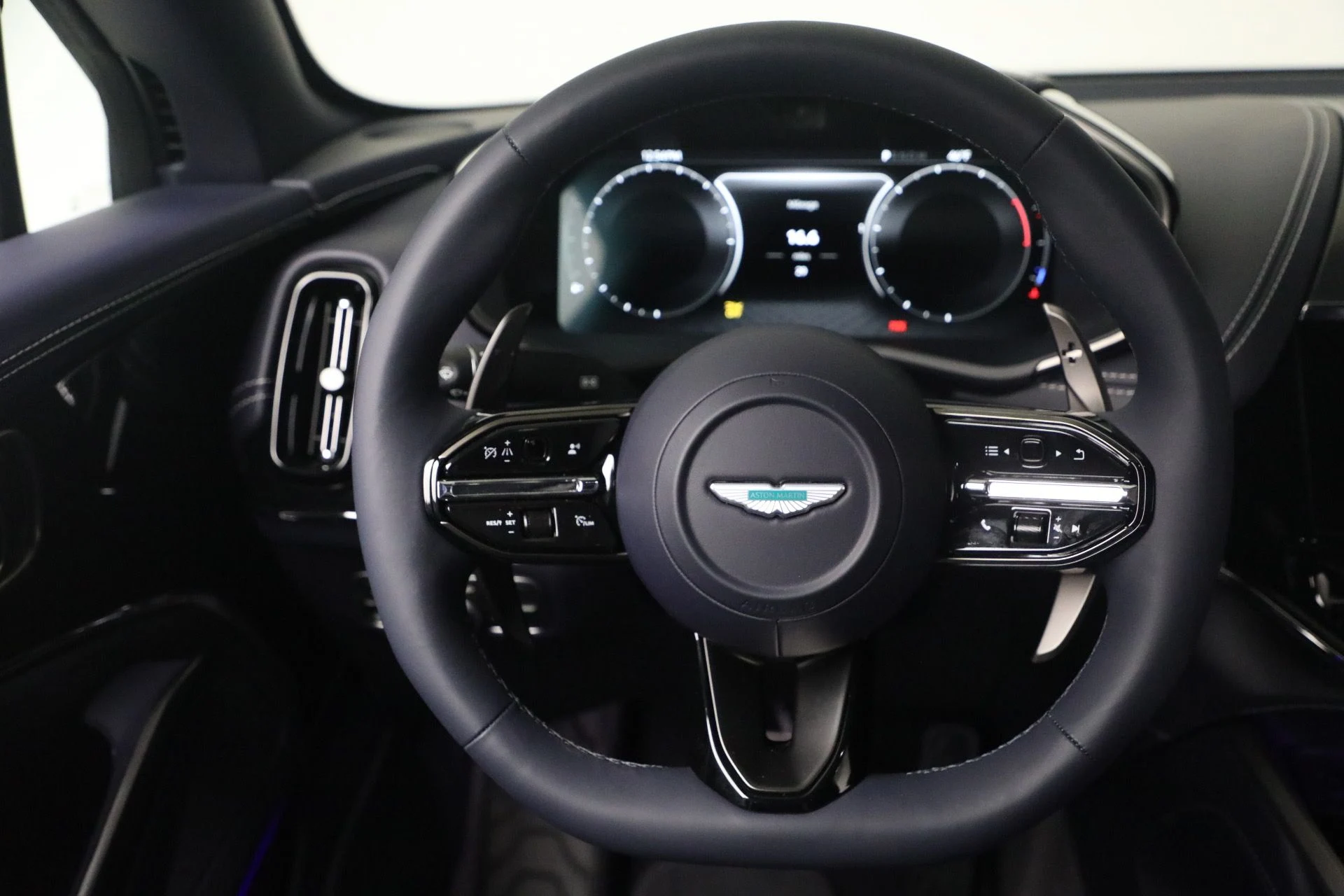 mph024_3550625647_New_2026_Aston_Martin_DBX_707_1767992936_56744a5dd1