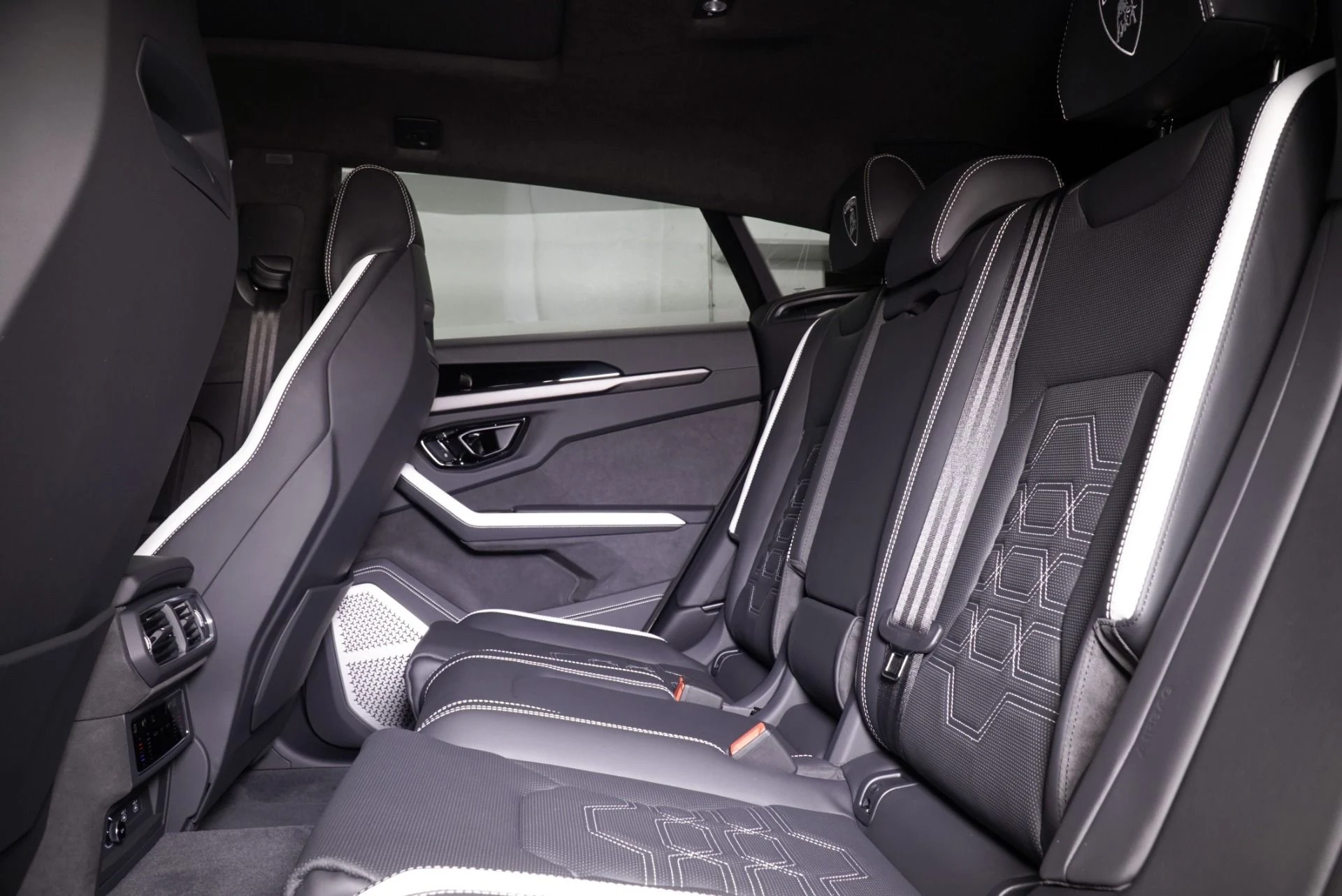 mph024_3564648592_New_2025_Lamborghini_Urus_SE_1760546731_332871bee4