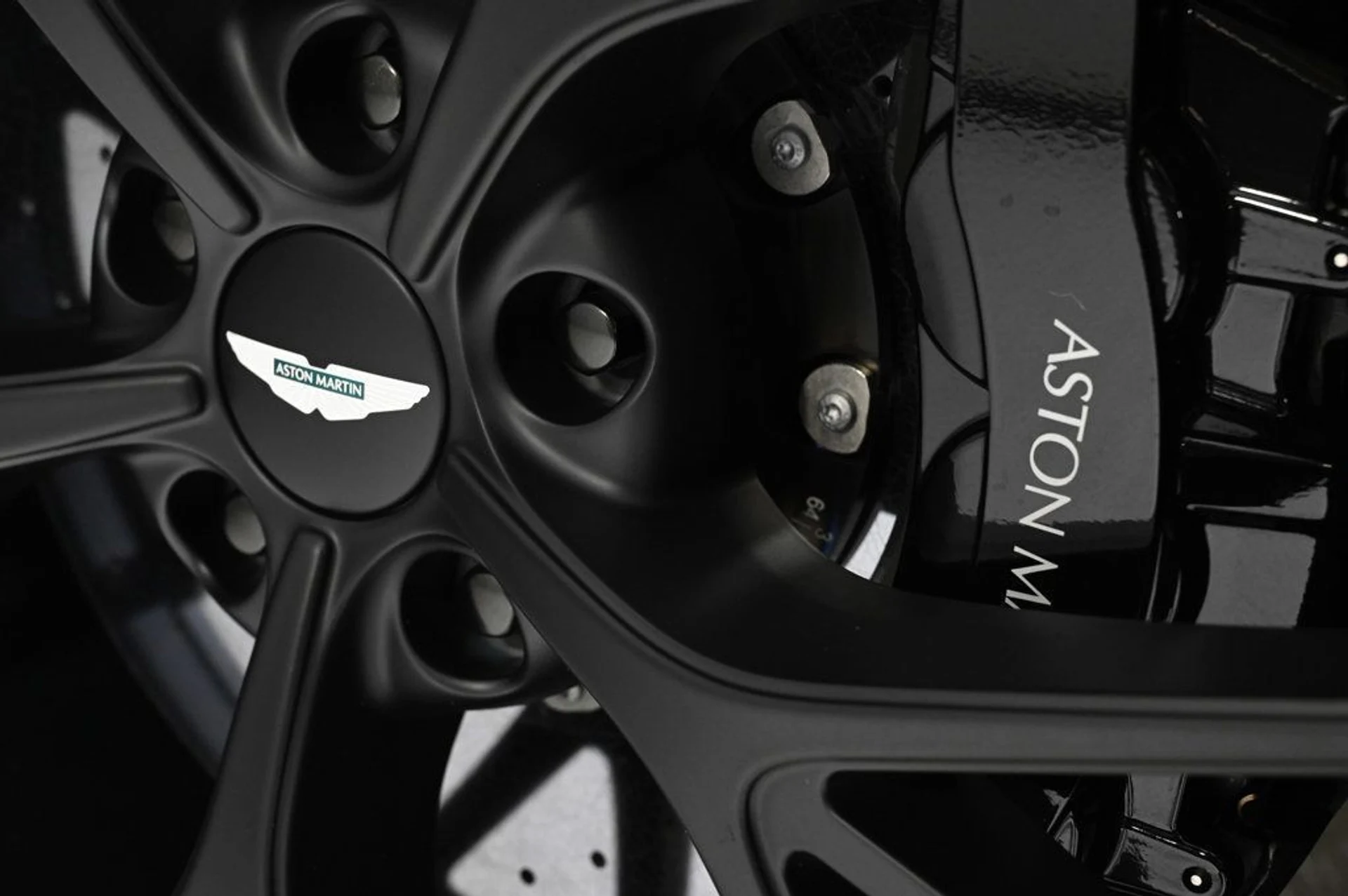 mph024_3573233553_new_2025_aston_martin_dbx_707awd_11350_22933644_24_1024_a5094ad515