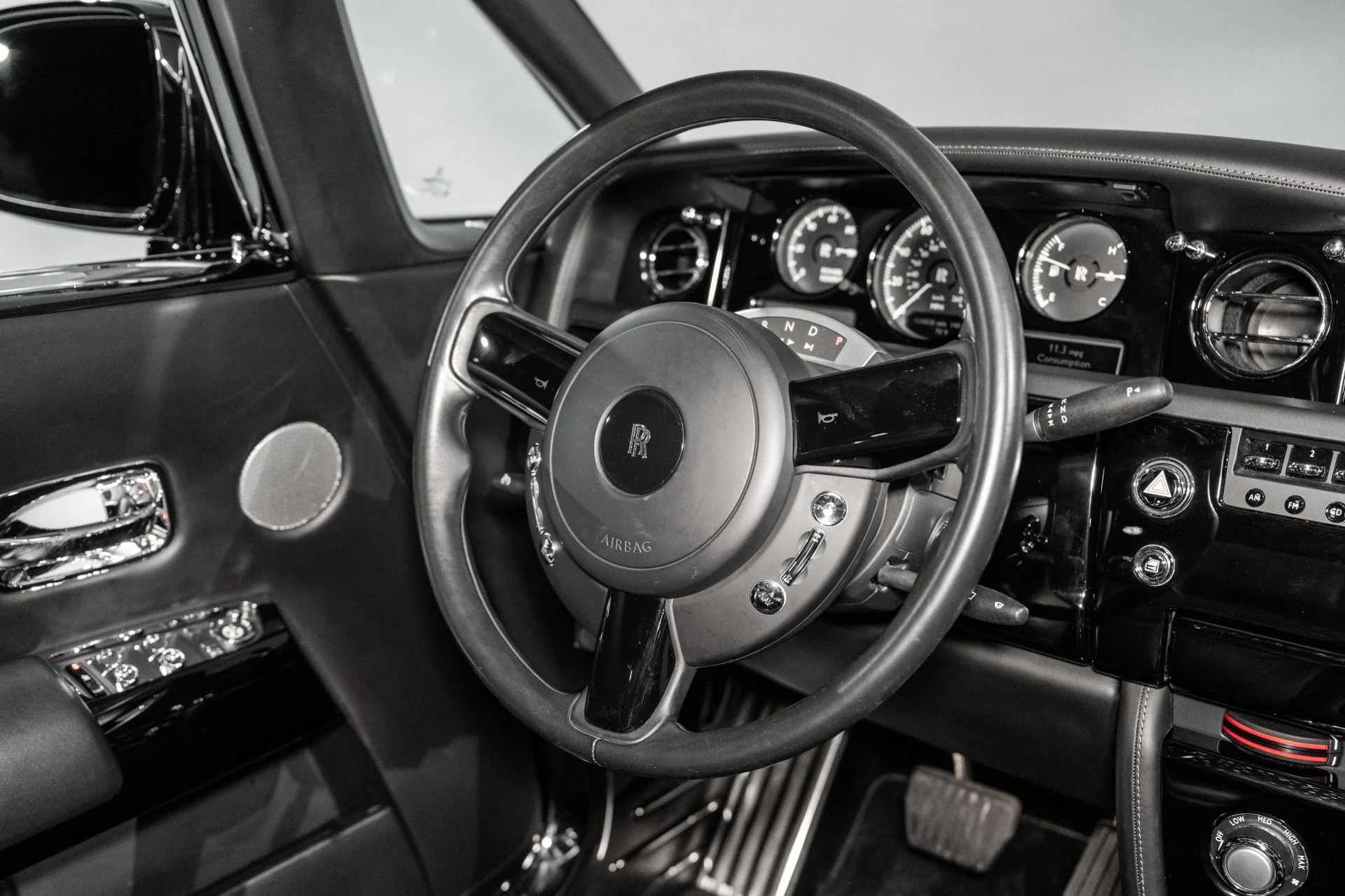 mph024_3574015995_Used_2010_Rolls_Royce_Phantom_Coupe_1760972669_0d91b84535