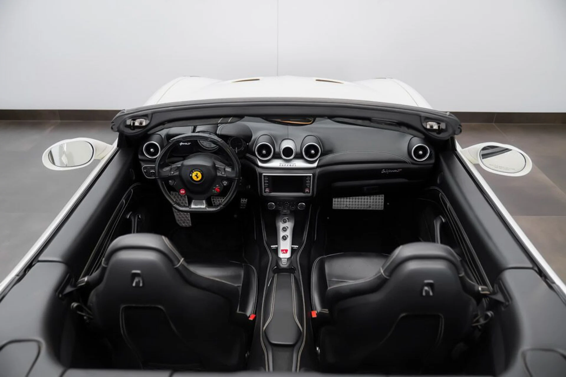 mph024_3574239368_ferrari_california_2015_jpg_v_1758918548_62471c89dd