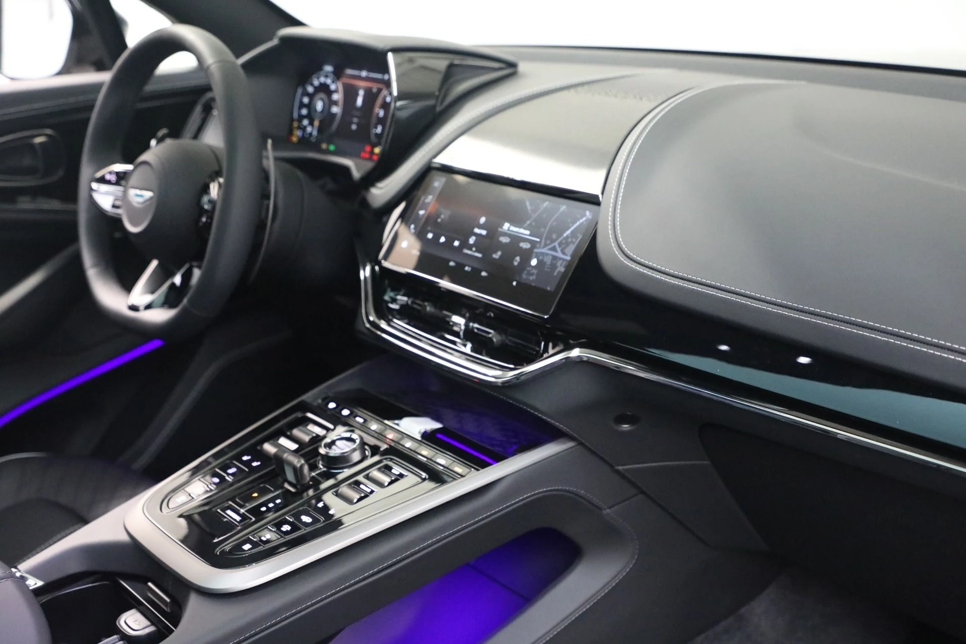 mph024_3576104970_New_2026_Aston_Martin_DBX_707_1767813169_1c94711236