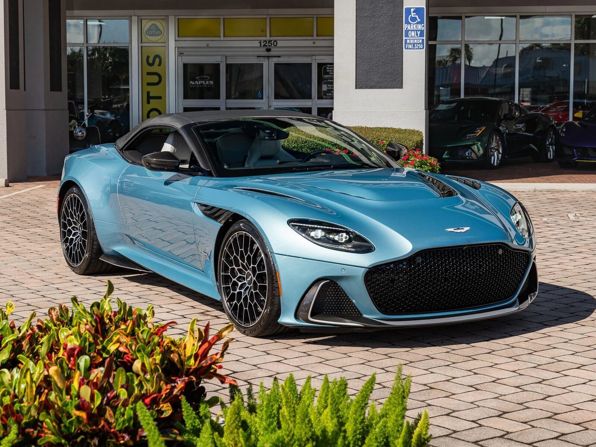mph024_3577595937_Used_2023_Aston_Martin_DBS_770_Ultimate_1792180999_3909234c31