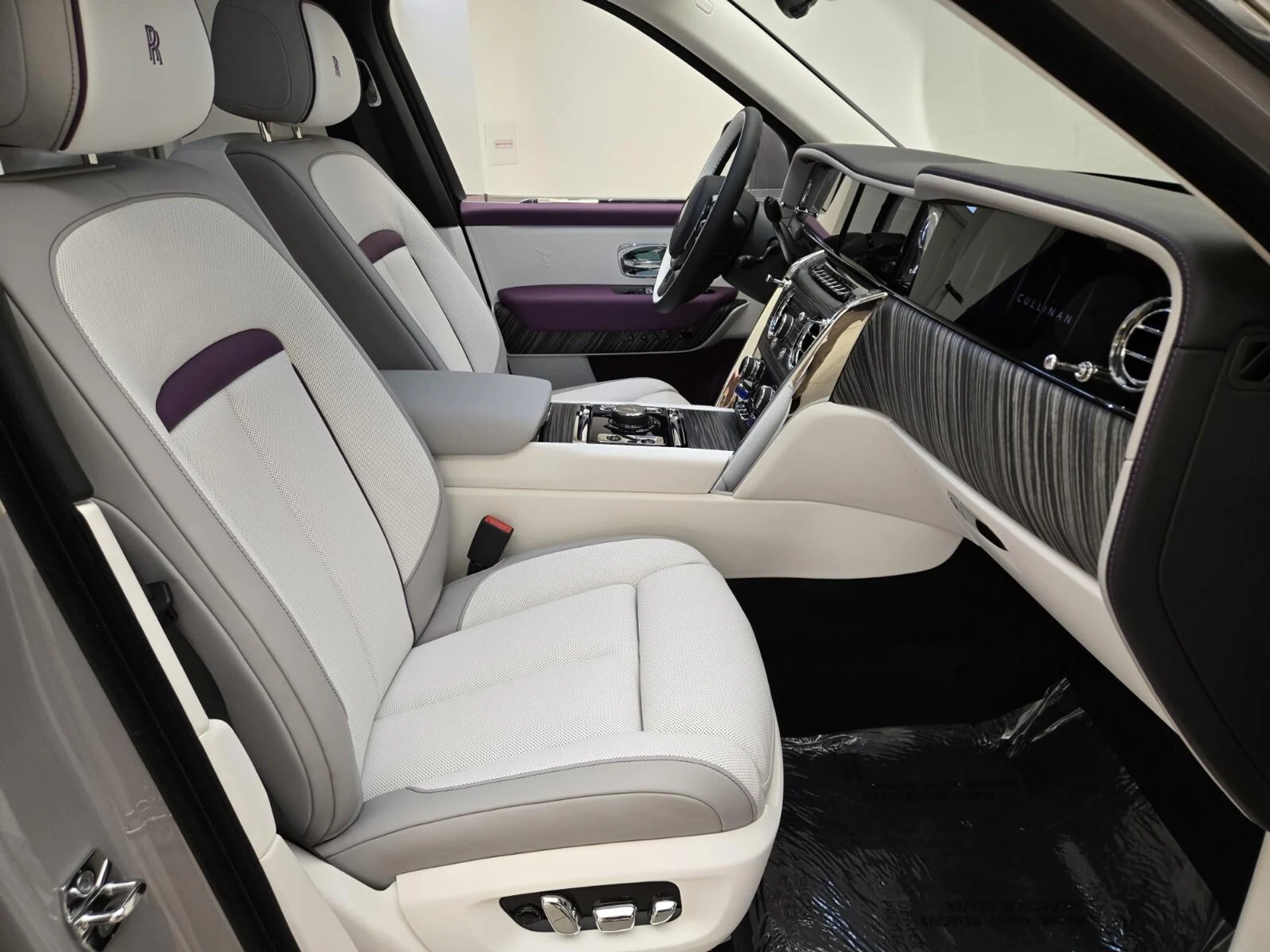 mph024_3577936151_New_2026_Rolls_Royce_Cullinan_1760421176_2eda2e7cfc
