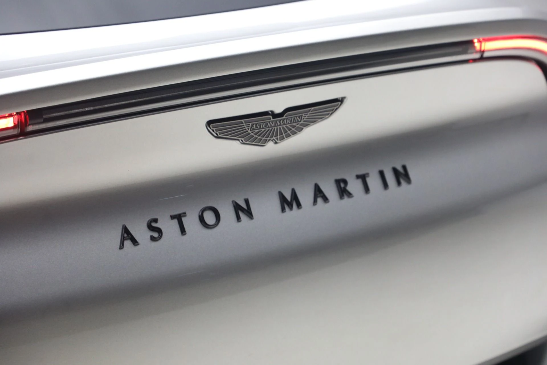 mph024_3581849941_Used_2023_Aston_Martin_DBX_707_1773406329_adde483c31