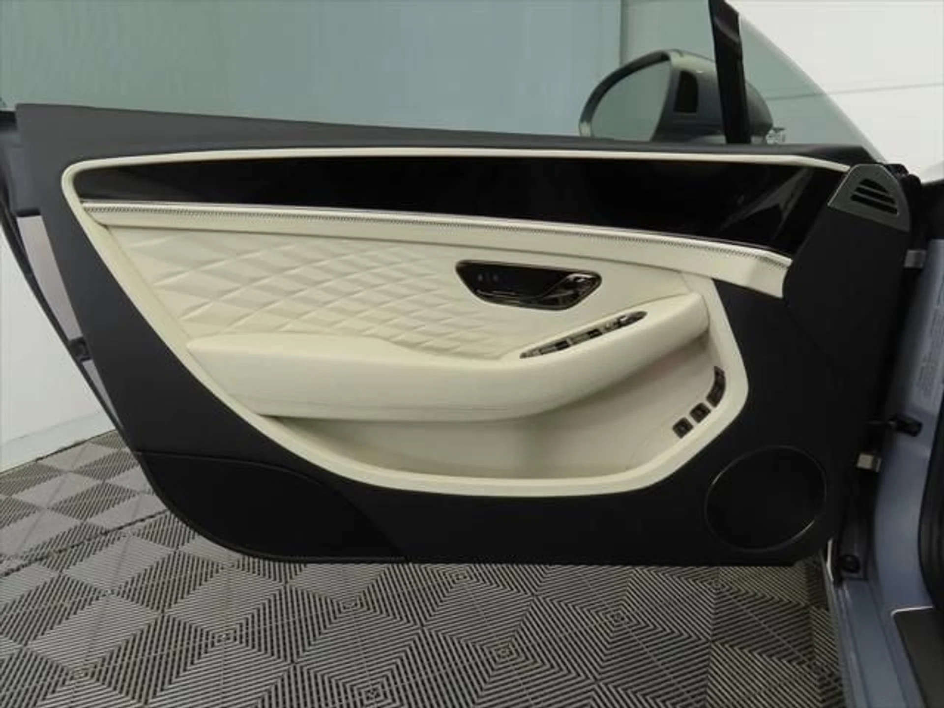 mph024_3583415836_new_2026_bentley_continental_gt_azure_8119_22937672_25_640_2895f1f048