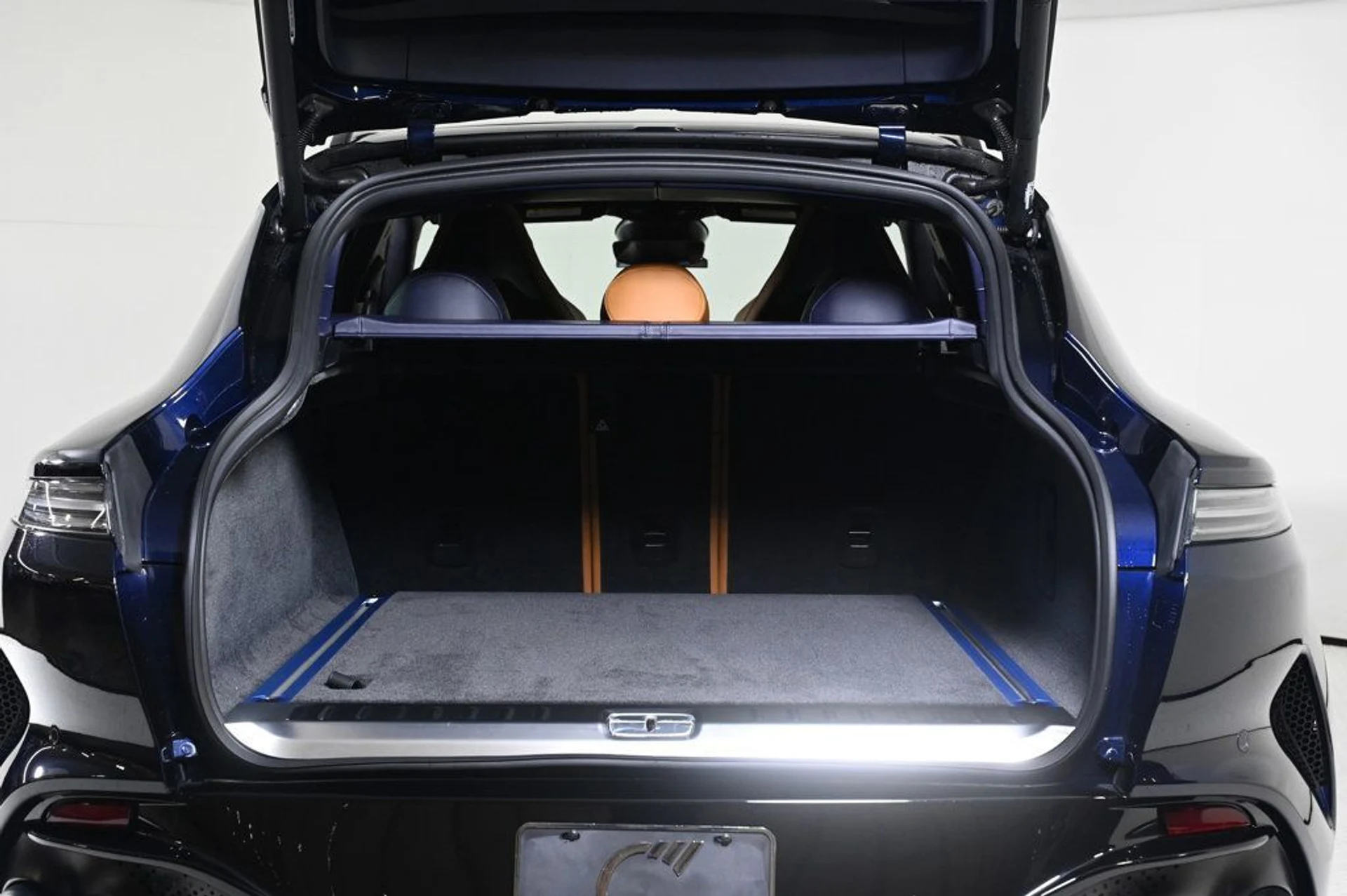 mph024_3584742379_new_2026_aston_martin_dbx_707awd_11350_22970164_25_1024_76256a7495
