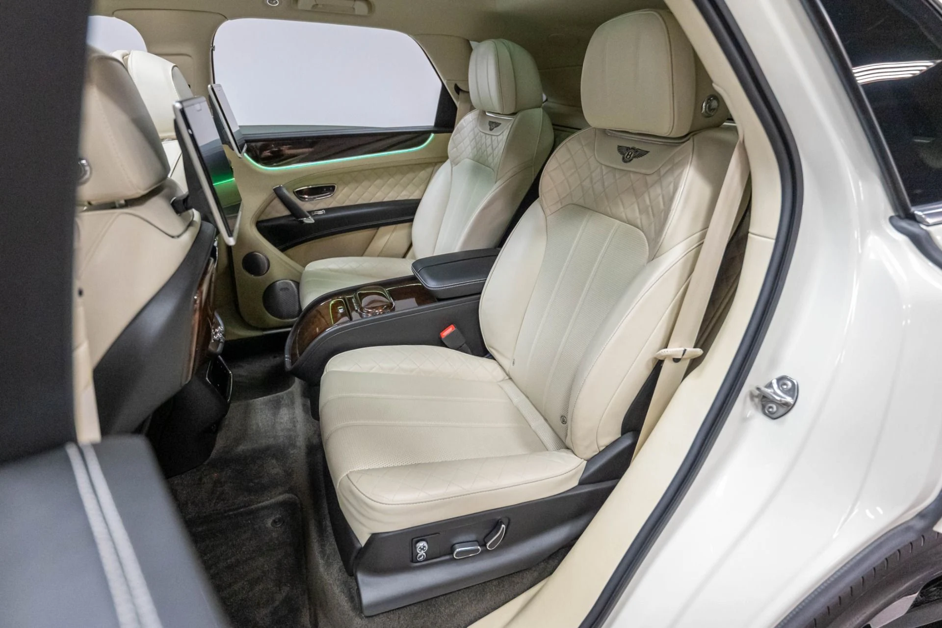 mph024_3588446506_Used_2017_Bentley_Bentayga_W12_1787159716_39f62b018e