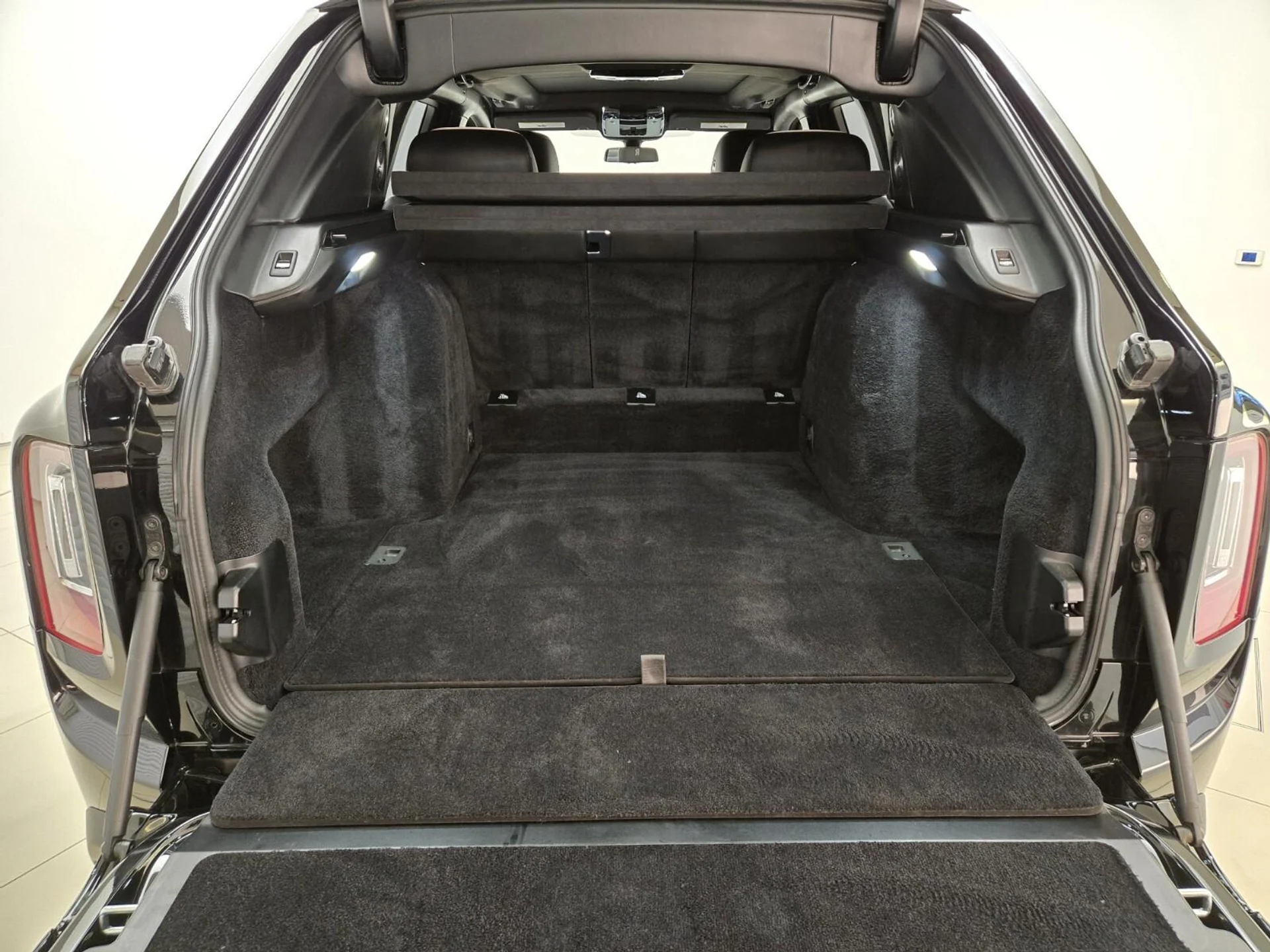 mph024_3598097822_Used_2020_Rolls_Royce_Cullinan_1759993109_d1b318b371