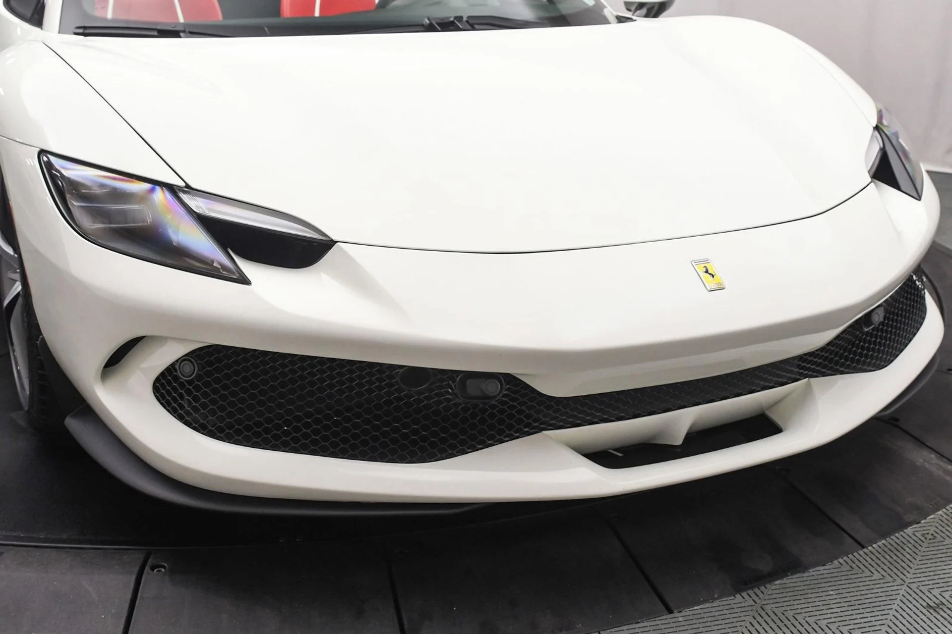 mph024_3615845184_Used_2024_Ferrari_296_GTS_in_Bianco_Avus_1740819845_672c7414e4