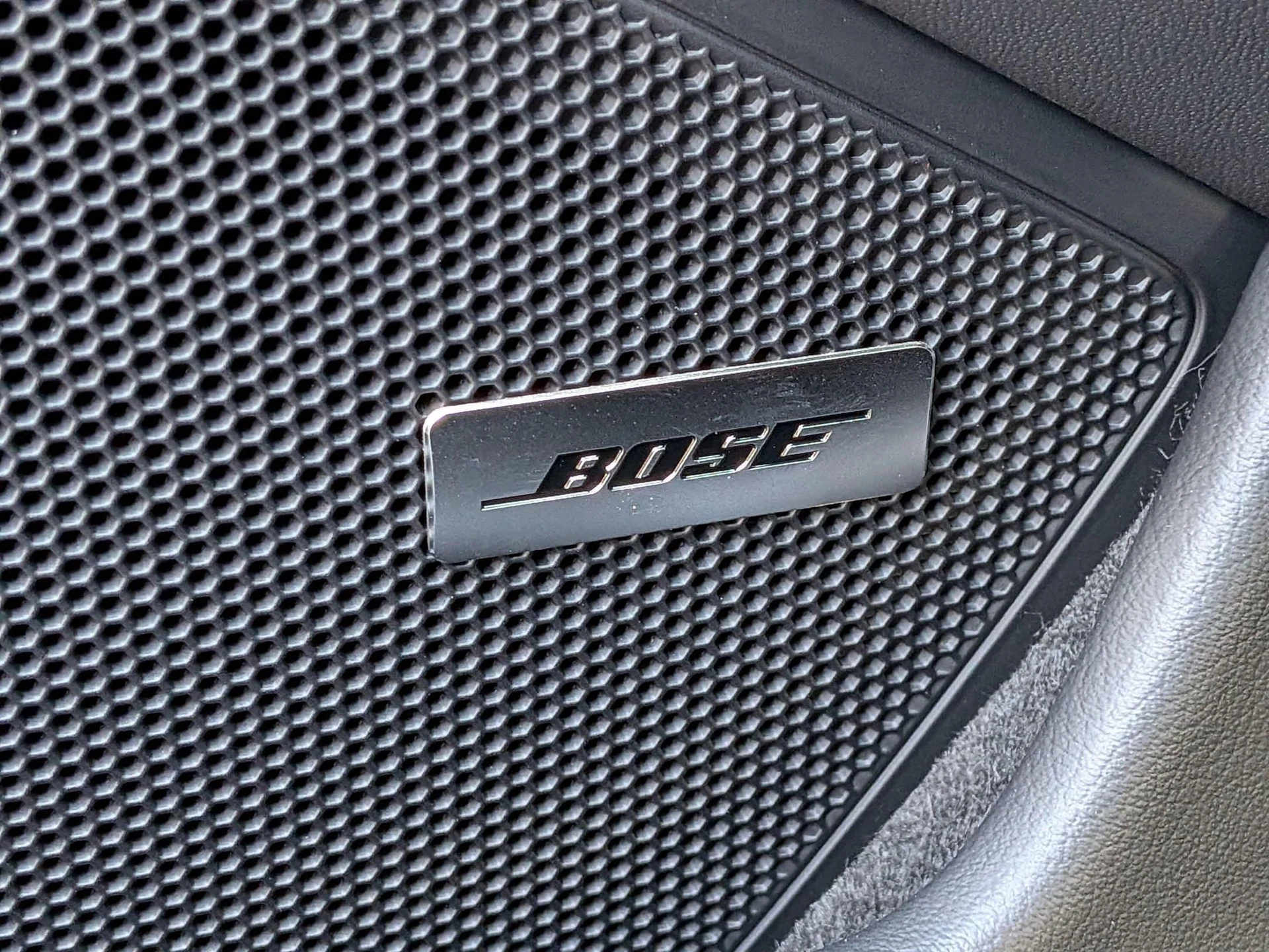 mph024_3619395843_7d51fb3ced04b5667ecabffb24387ea1x_86e46b3517