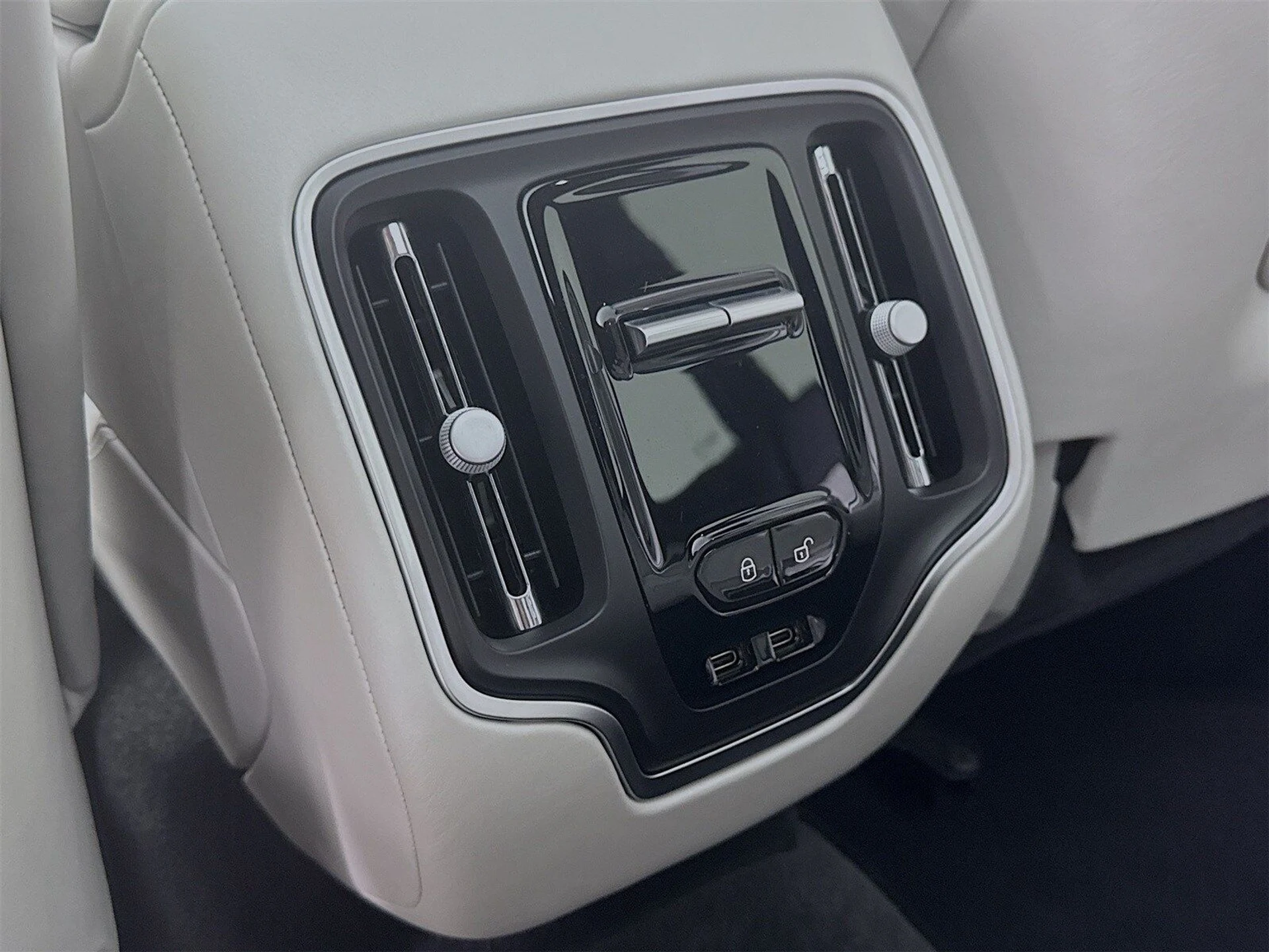 mph024_3626491717_cba1a9443f4ba32628a3caab6ebd9991x_720440a580