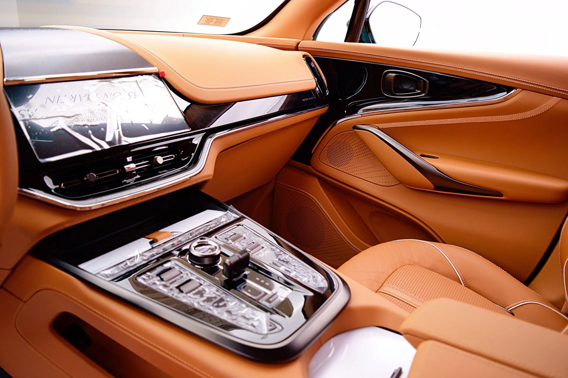 mph024_3627921627_New_2025_Aston_Martin_DBX_707_a6bf15bedb