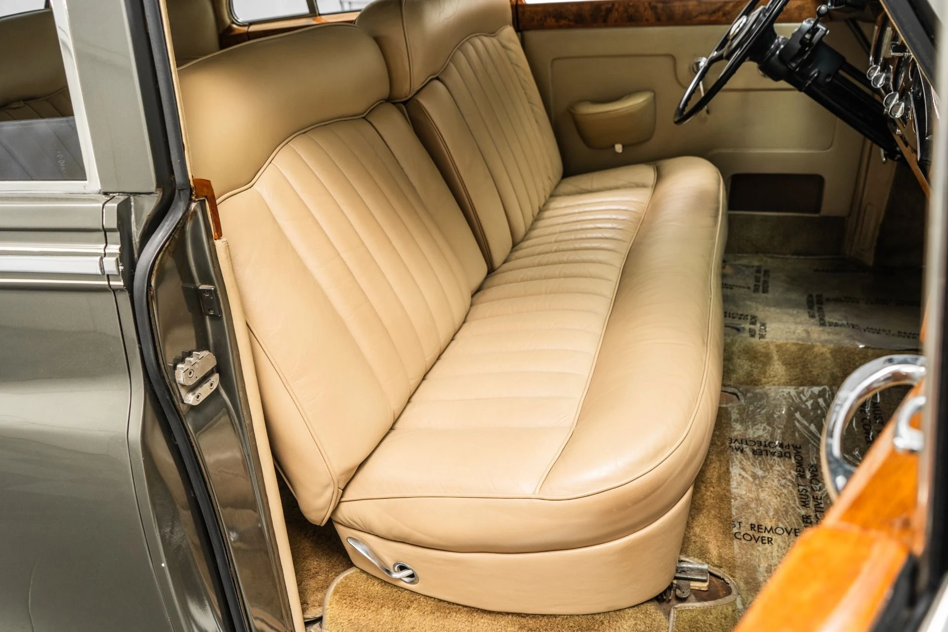 mph024_3651863857_Used_1960_Rolls_Royce_Silver_Cloud_II_Old_World_Luxury_Hand_Built_Craftsmanship_1757511500_45d3bfc25e