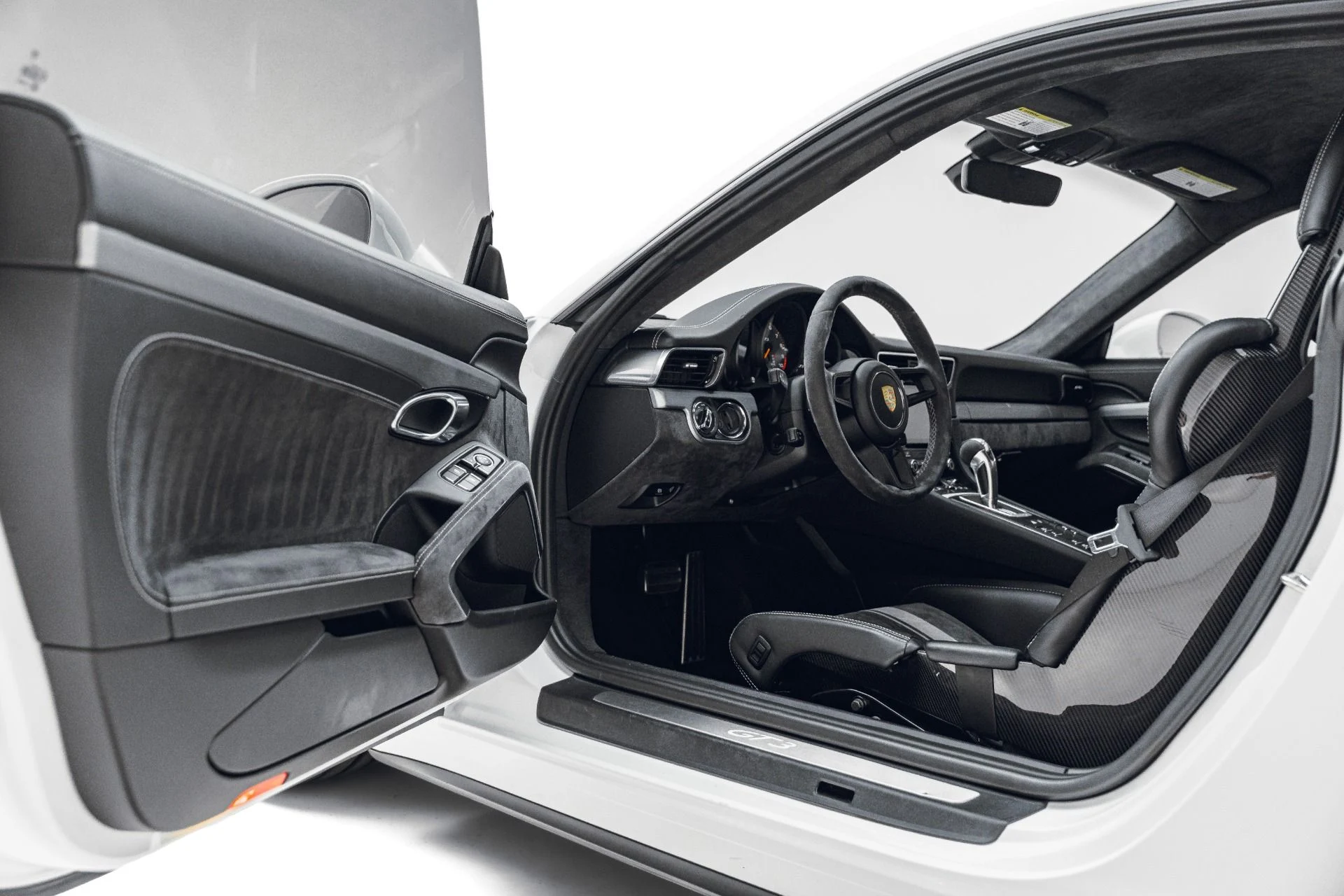 mph024_3653027252_Used_2018_Porsche_911_GT_3_1781890403_b27bc09a01