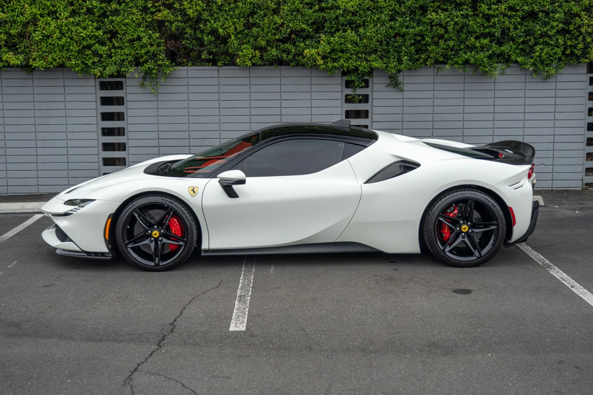 mph024_3658151477_Used_2022_Ferrari_SF_90_Stradale_1759959482_b4cf6ada62