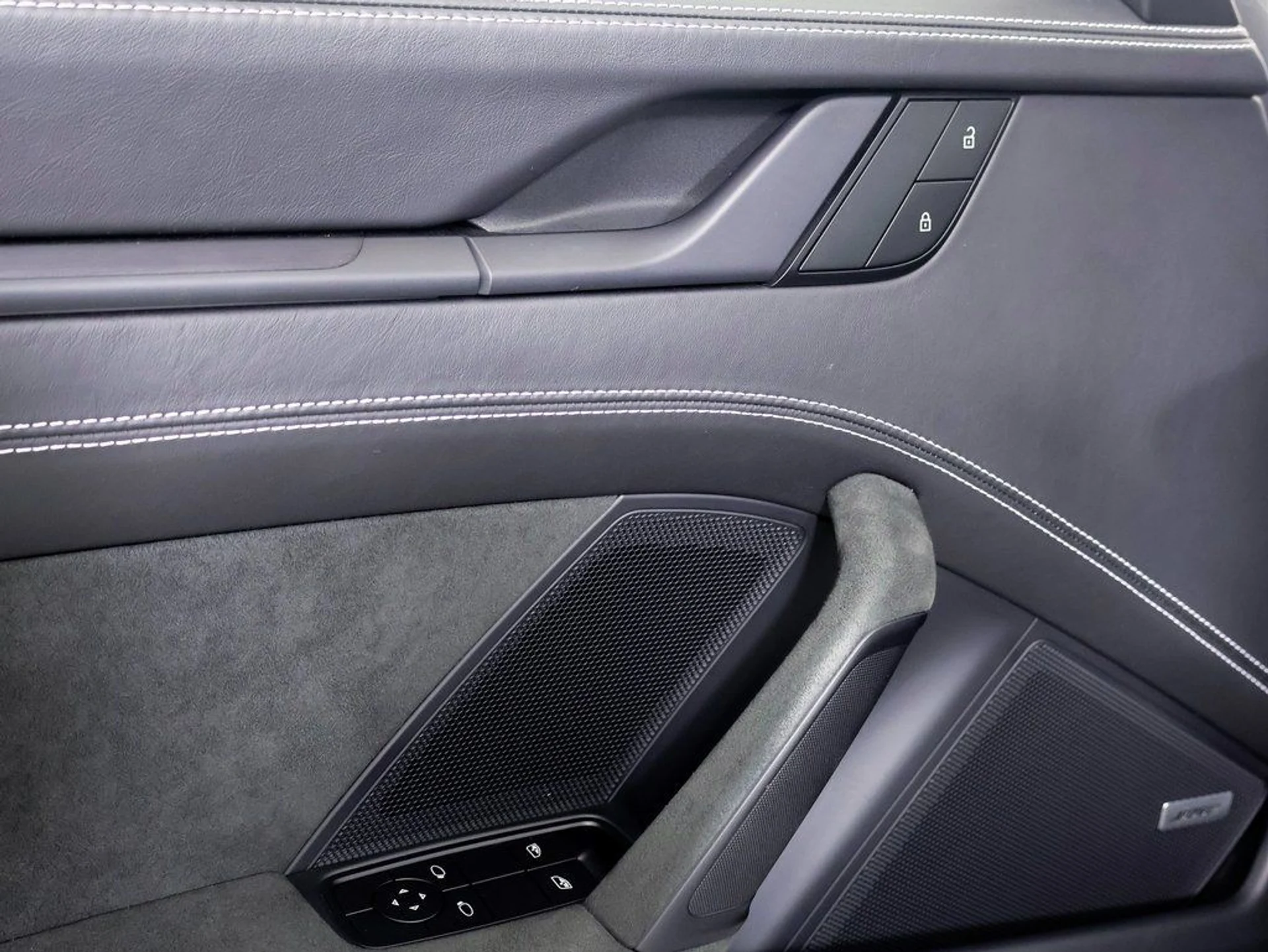 mph024_3662322582_463b4d57b4d2ec81f4dabceb67dd3040x_5df9d122d2