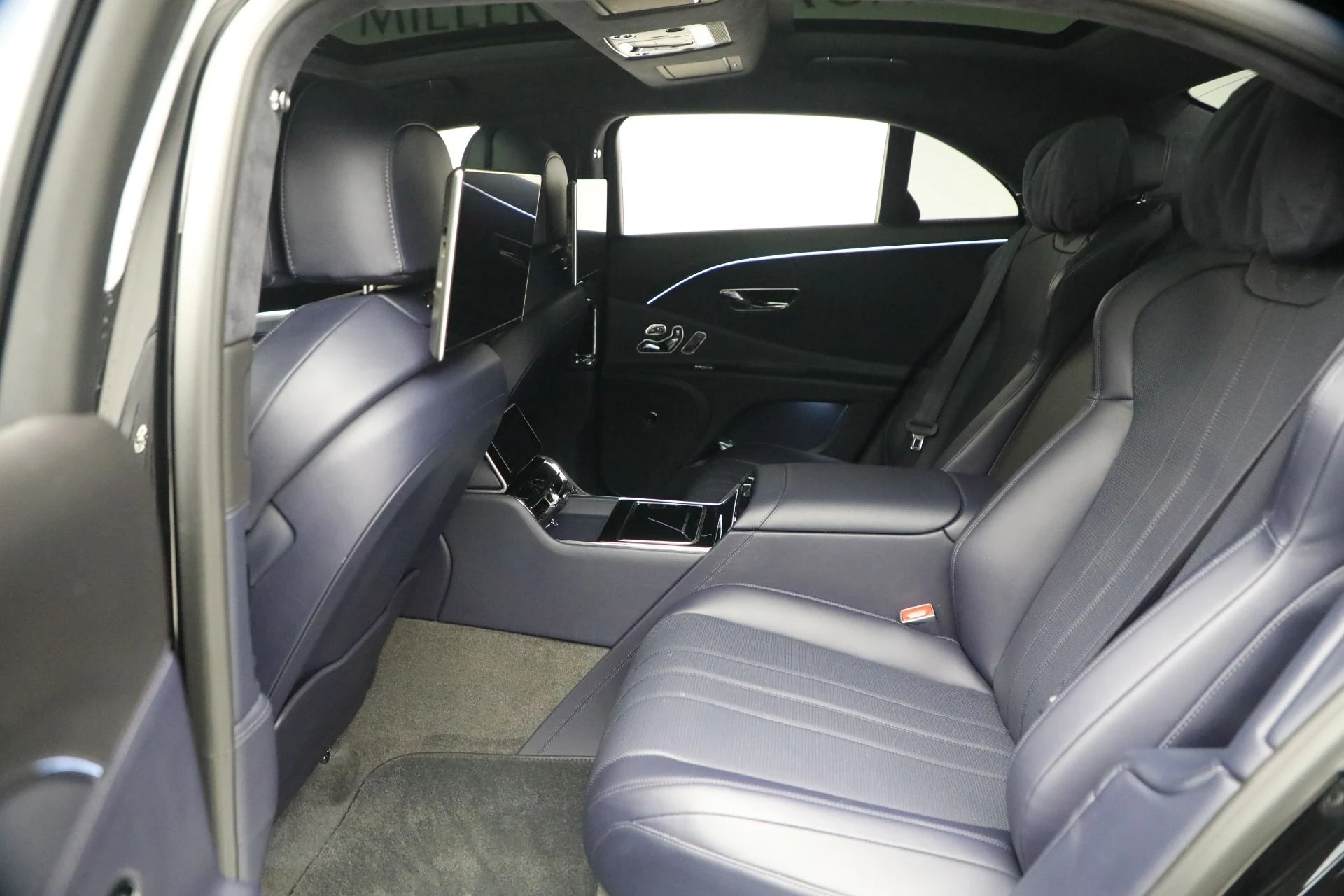 mph024_3664122304_Used_2023_Bentley_Flying_Spur_V8_1770152797_7a53bb2238