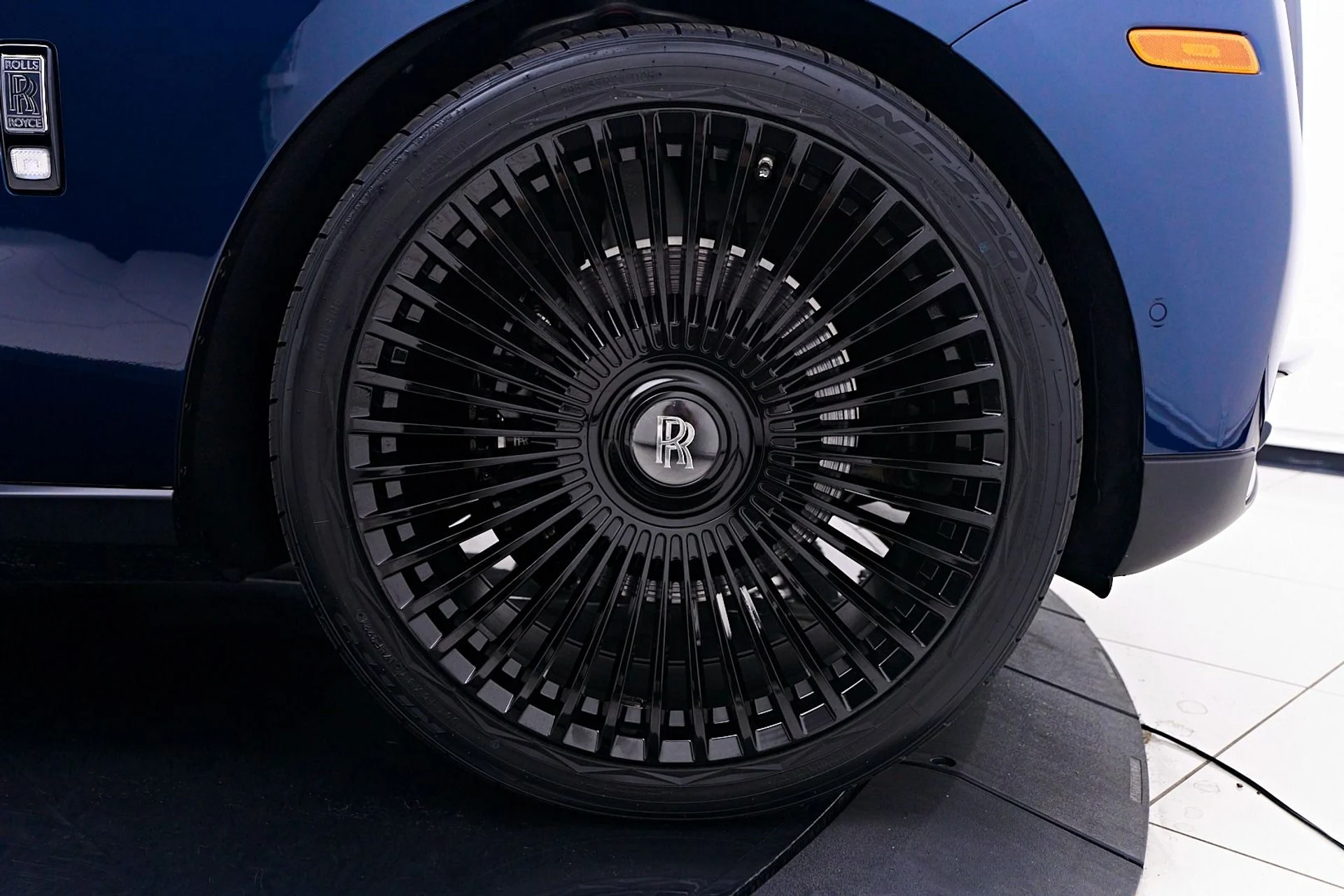 mph024_366617912_Used_2023_Rolls_Royce_Cullinan_Base_1745954360_06b102e91e