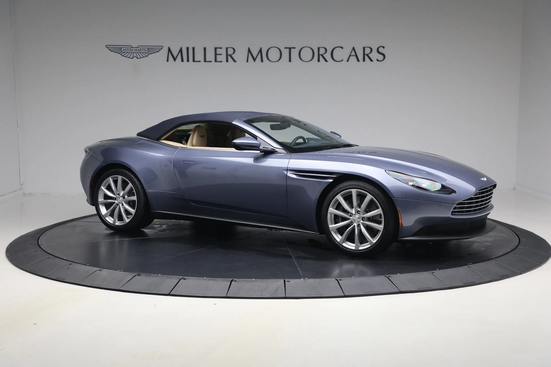 mph024_3680209411_Used_2022_Aston_Martin_DB_11_Volante_1787336413_f4b815a2e9