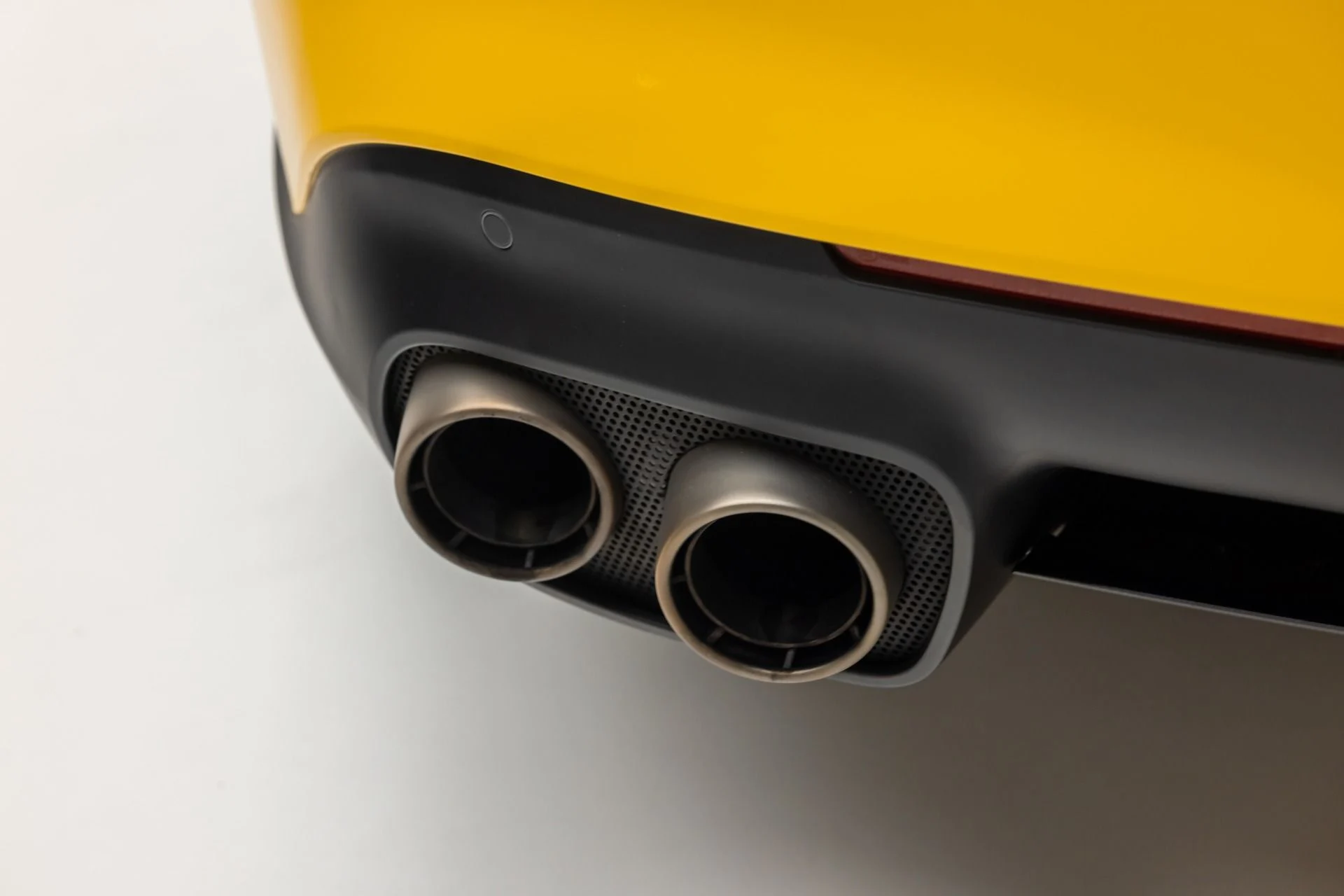 mph024_3685692848_Used_2014_Ferrari_F12berlinetta_1766171664_82e47915a1